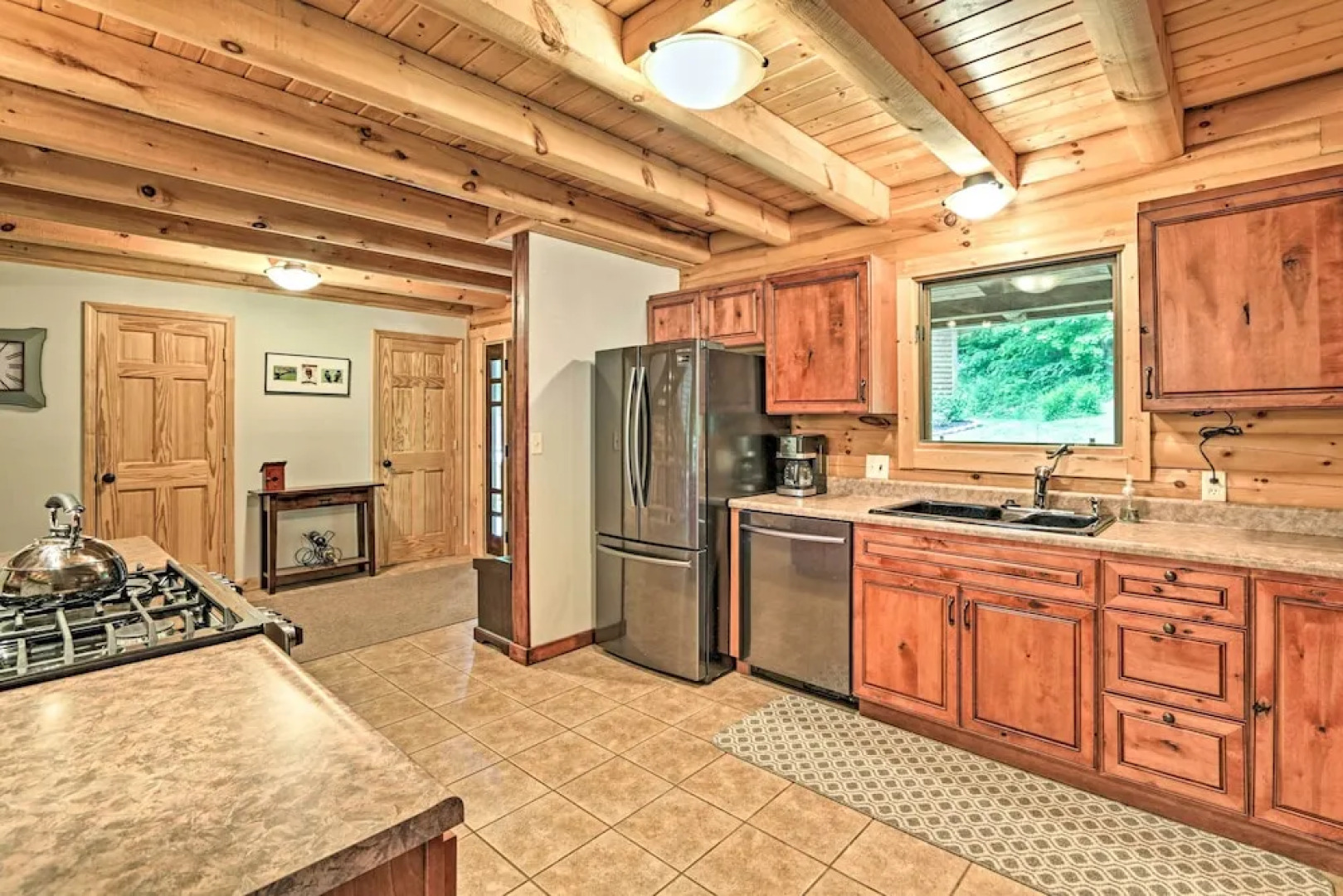 Quiet Cabin w/ Hot Tub ~ 15 Mi to State Parks!