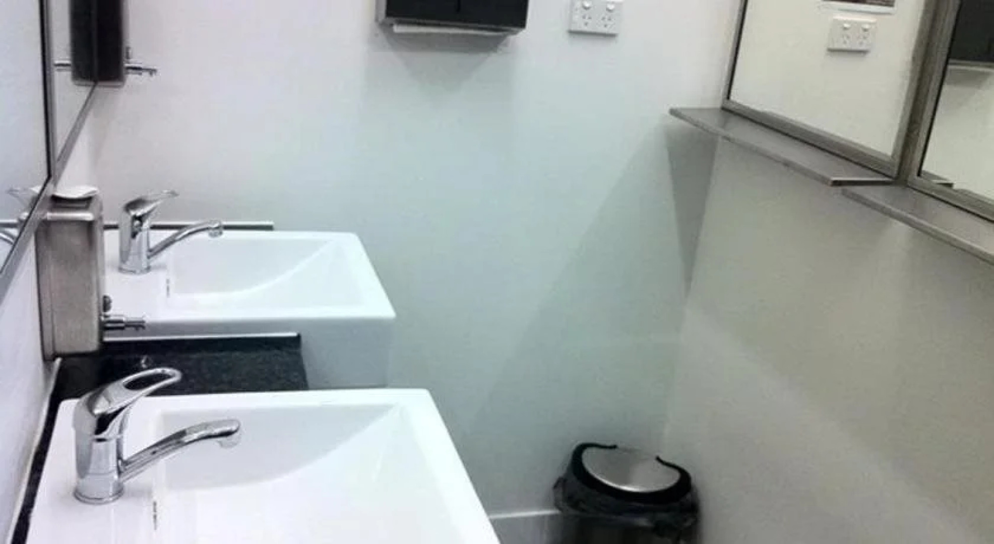 The Entrance Backpackers - Hostel