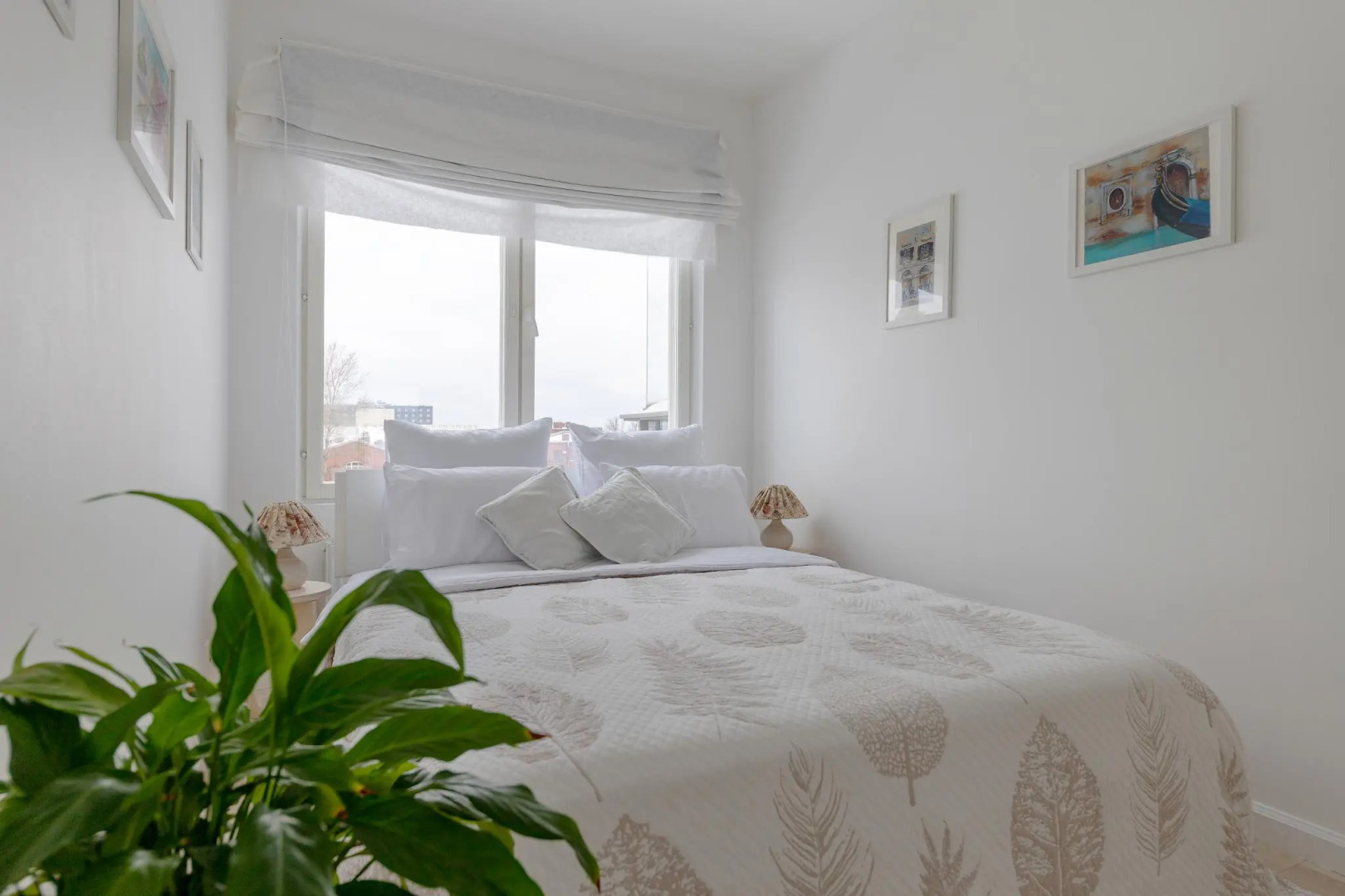 БелосНежность на набережной Обводного канала 108