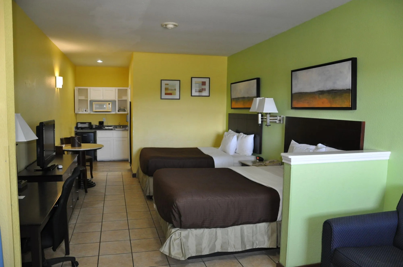 Plantation Suites & Conference Center