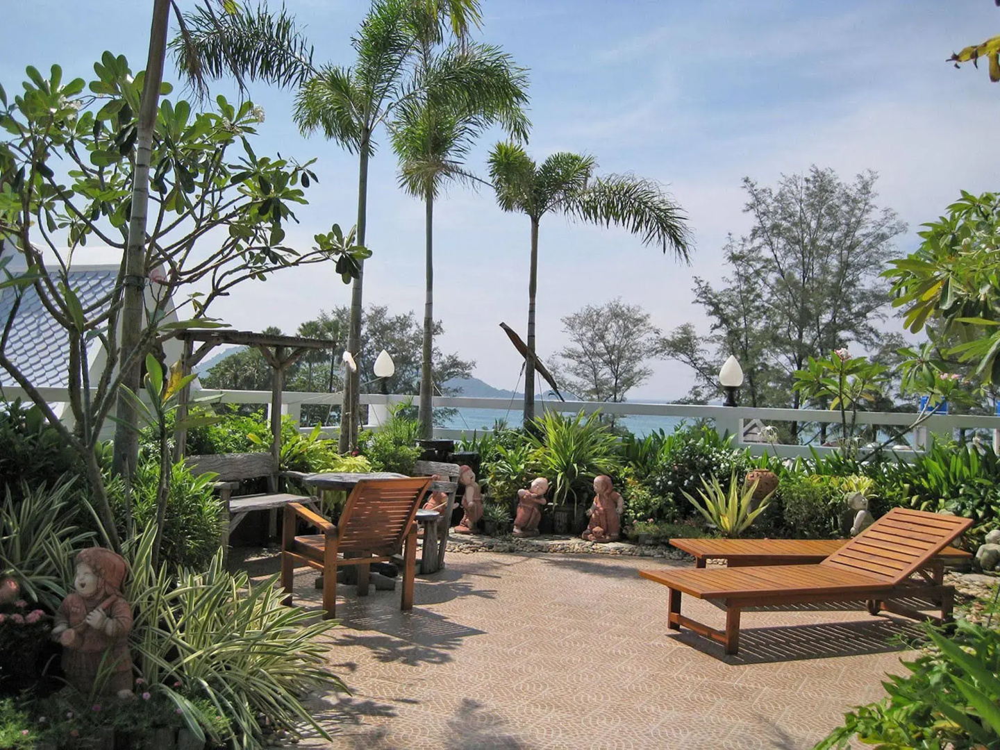 Отель Rayaburi Hotel Patong
