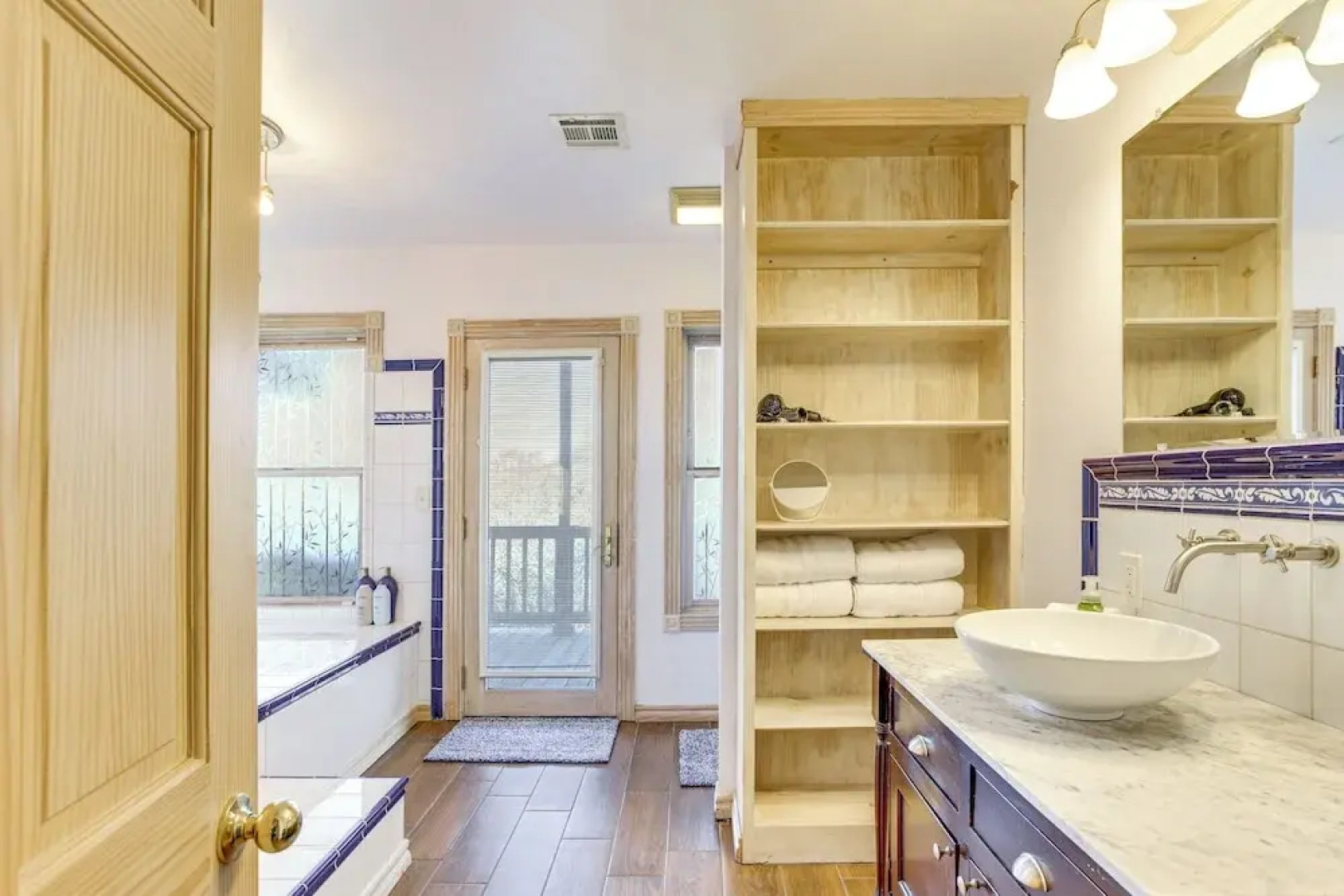 Spacious Cabin w/ Views, Near Lake Lawtonka!