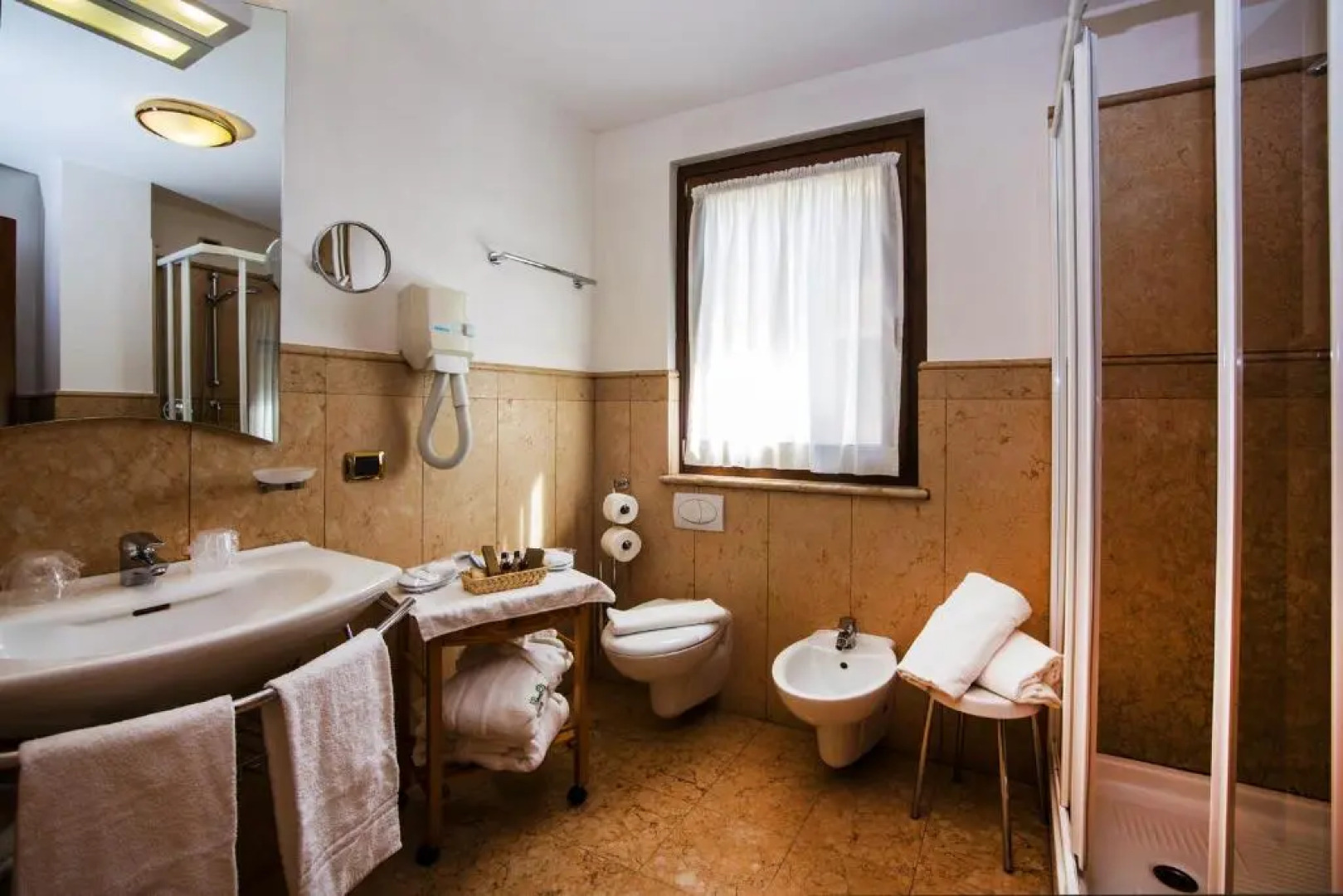 Paradise Hotel & Wellness