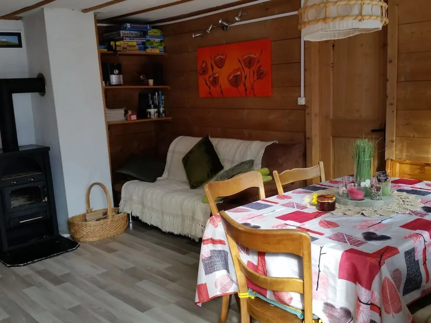 Beautifully Located House in the Midst of the Mountains With a Beautiful View