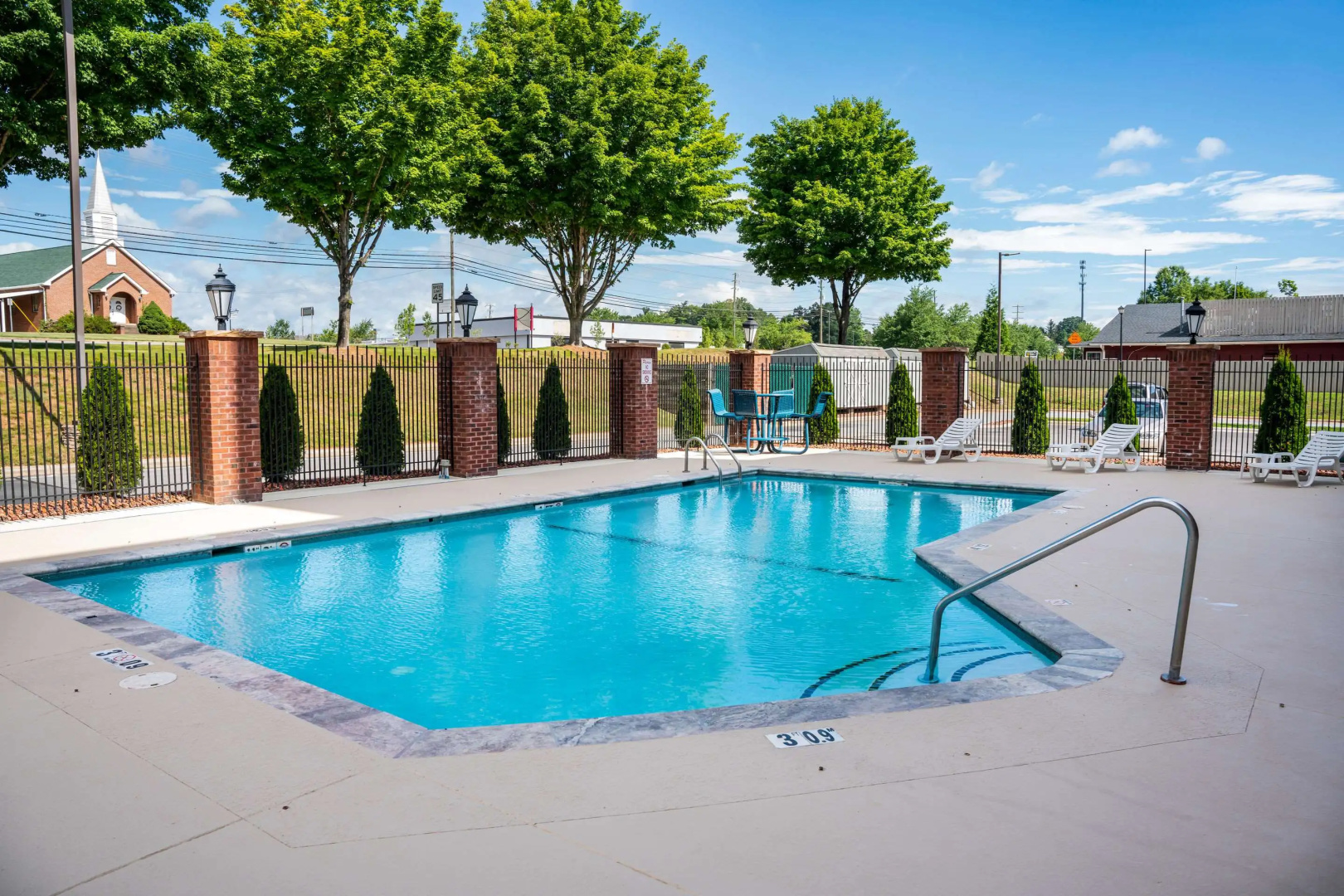 Comfort Suites Outlet Center