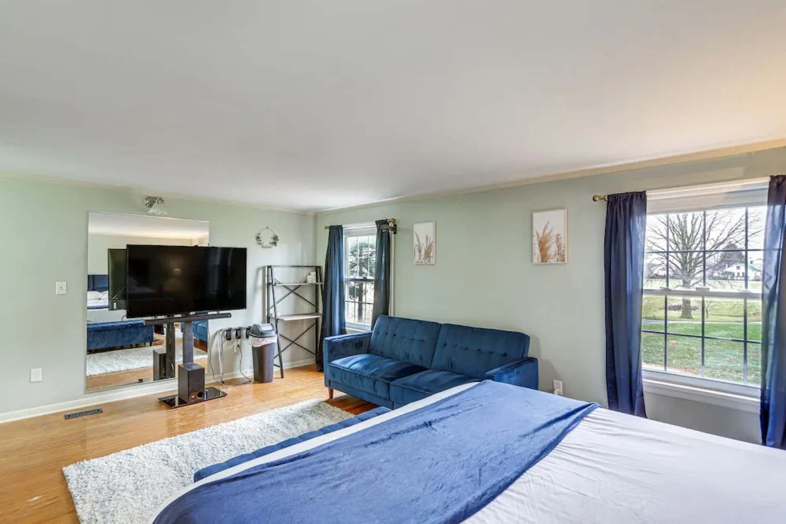 Central & Private Milan Home ~ 10 Mi to Sandusky!