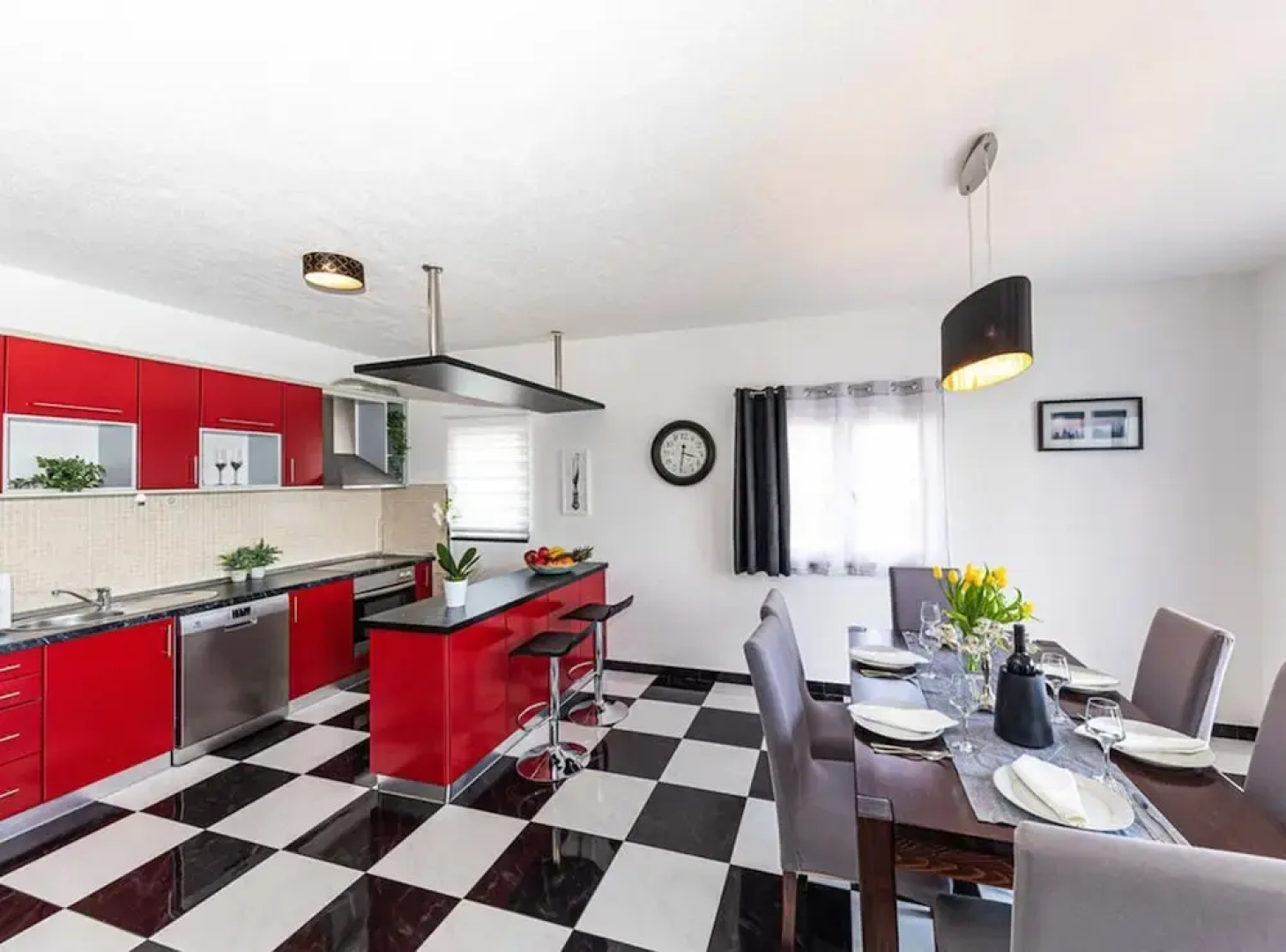 Exquisite Spacious Villa Bufaline With Pool and Gym