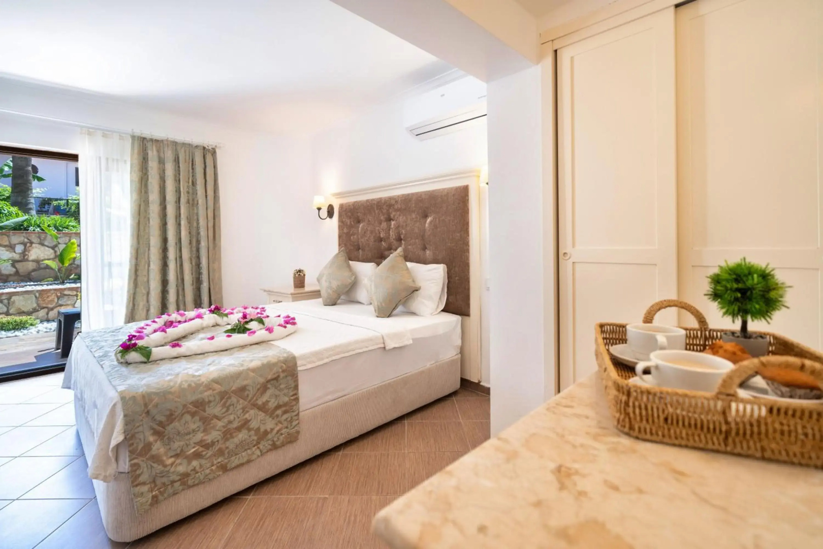 Ata Lagoon Beach Hotel