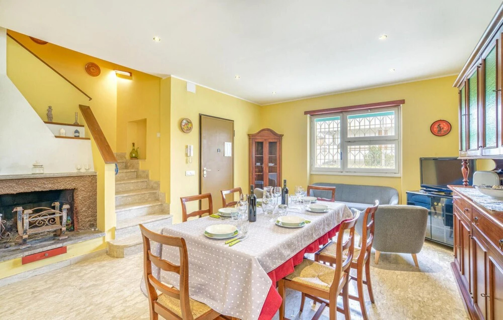 Beautiful Home in Torvaianica With 5 Bedrooms and Outdoor Swimming Pool