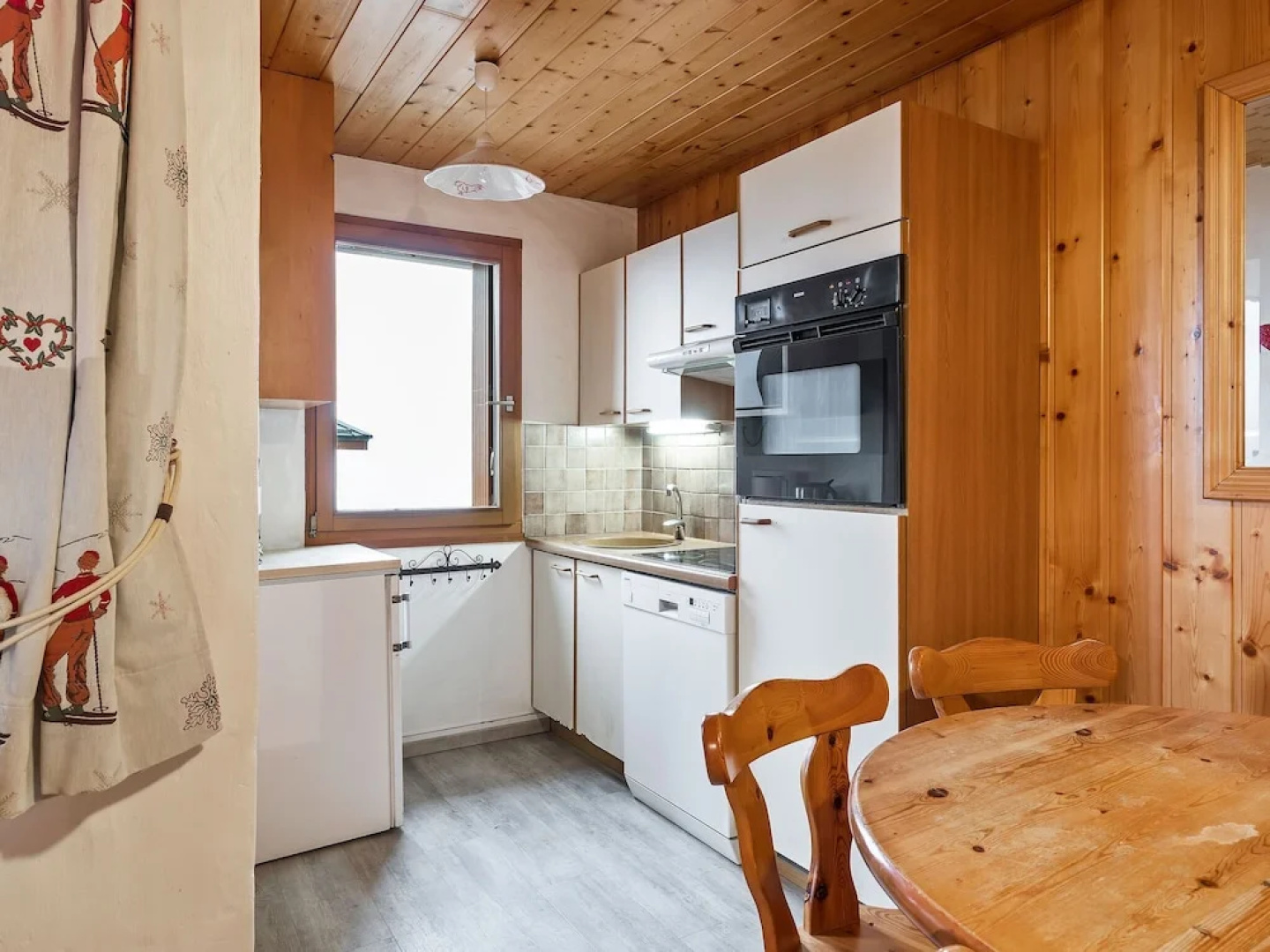 Beautiful Apartment in Champagny-en-Vanoise with Balcony