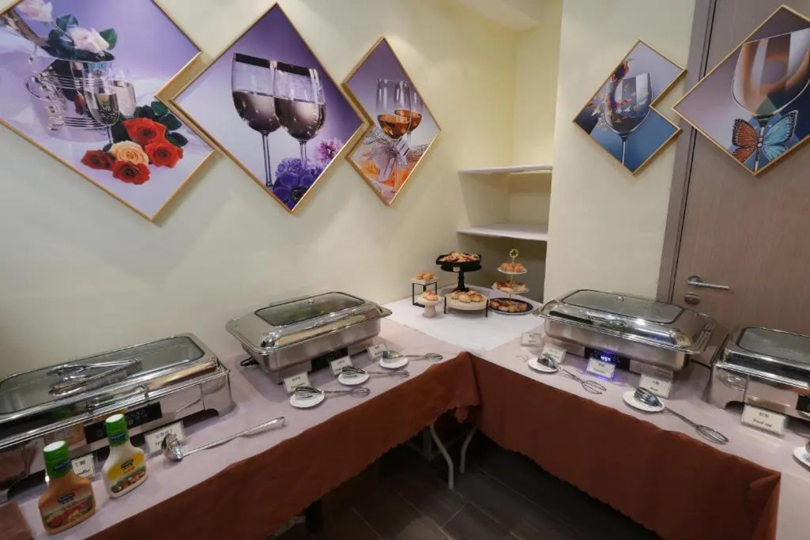 The new is Woody House hotel.