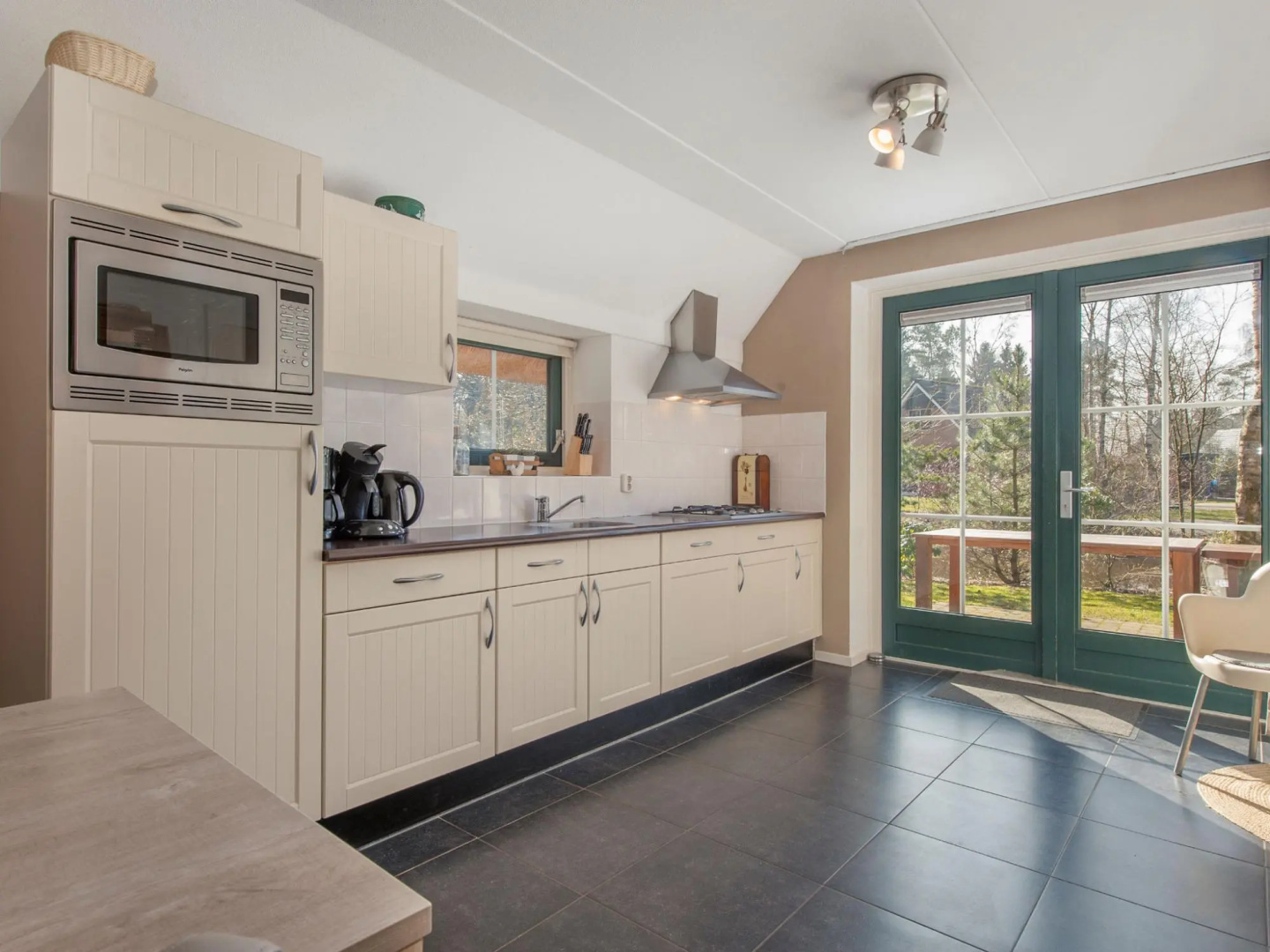 Comfortable, two Bathroom Holiday Home, in a Nature Reserve