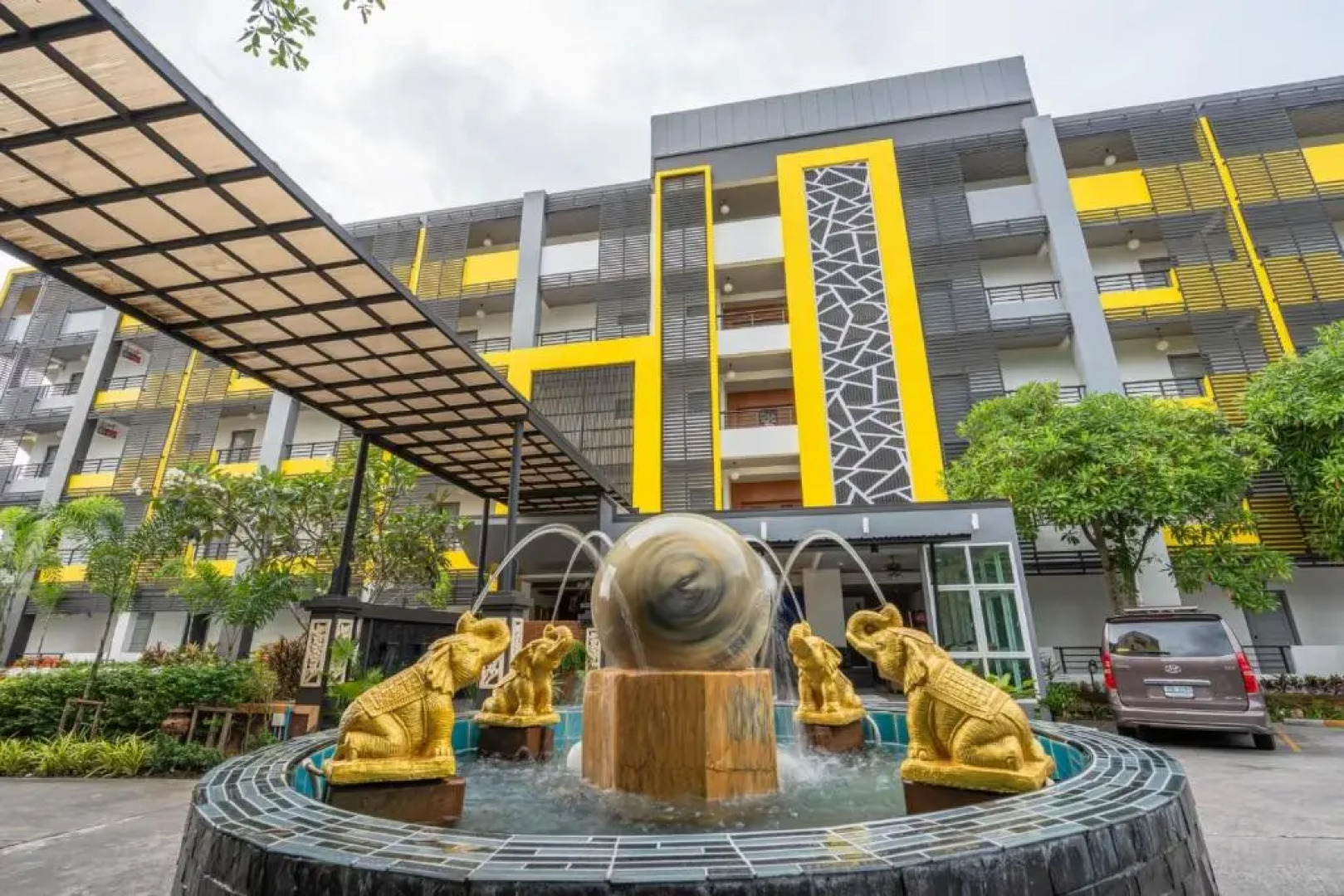 SB Living Place Hotel Phuket Town