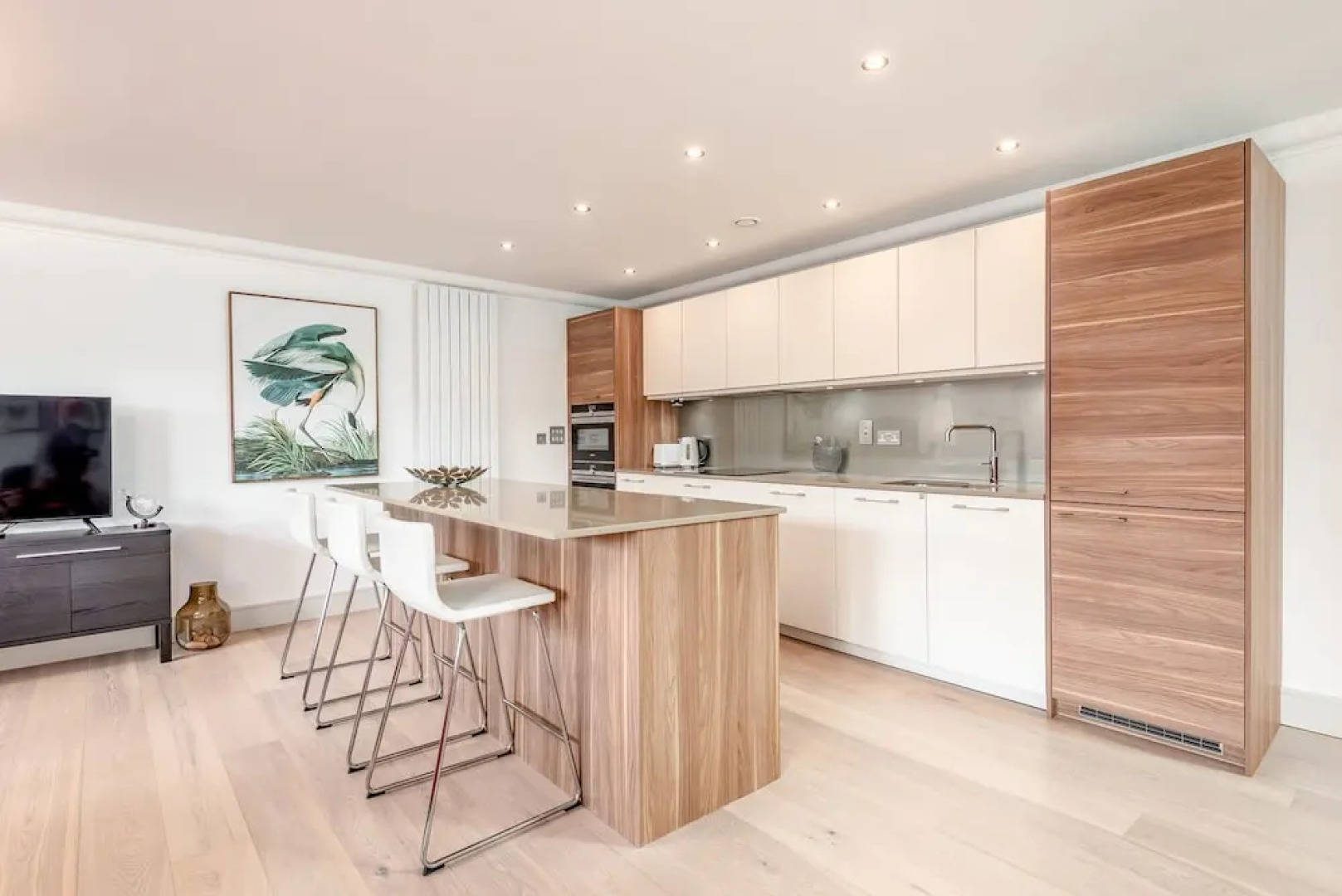 Kinness House, Luxury Apartment with Parking