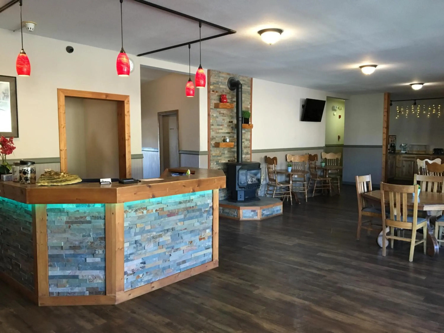 Timber Lodge Inn
