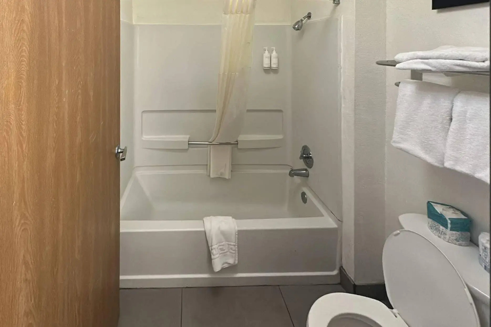 Country Inn & Suites by Radisson, Monterey Beachfront-Marina, CA