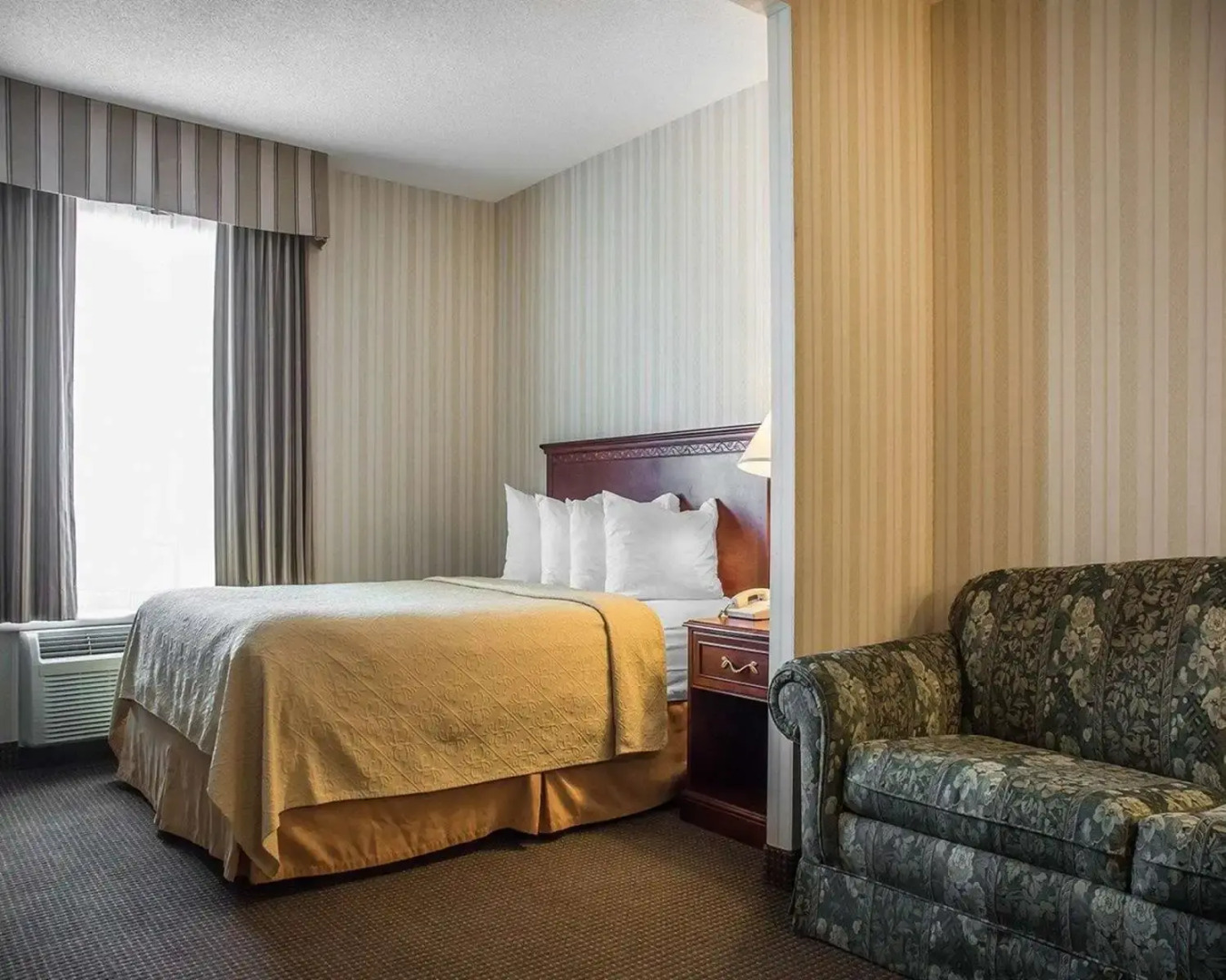 Quality Hotel & Suites