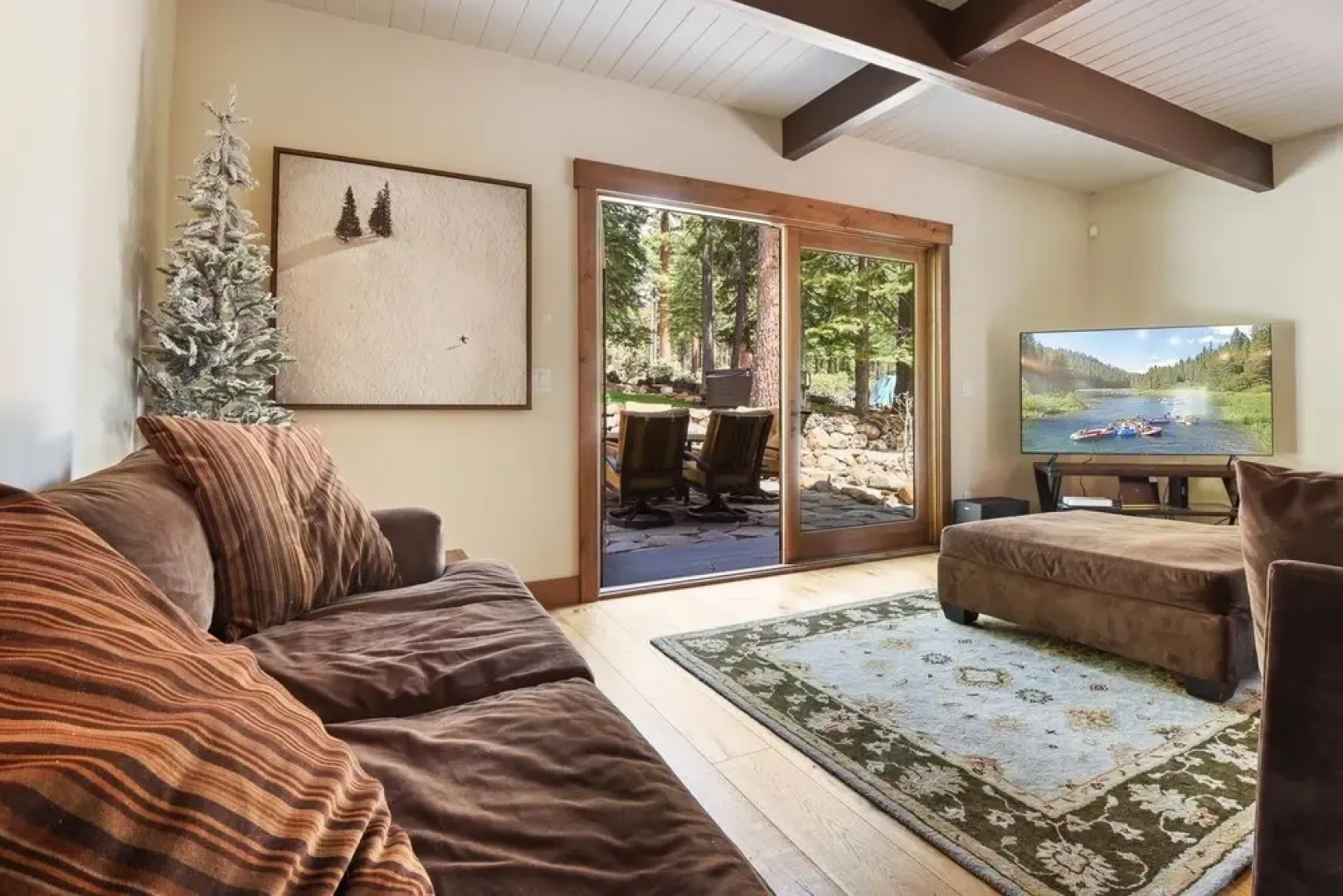 Canterbury Luxury Chalet - Hot Tub, Backs To Forest 3 Bedroom Home by Redawning