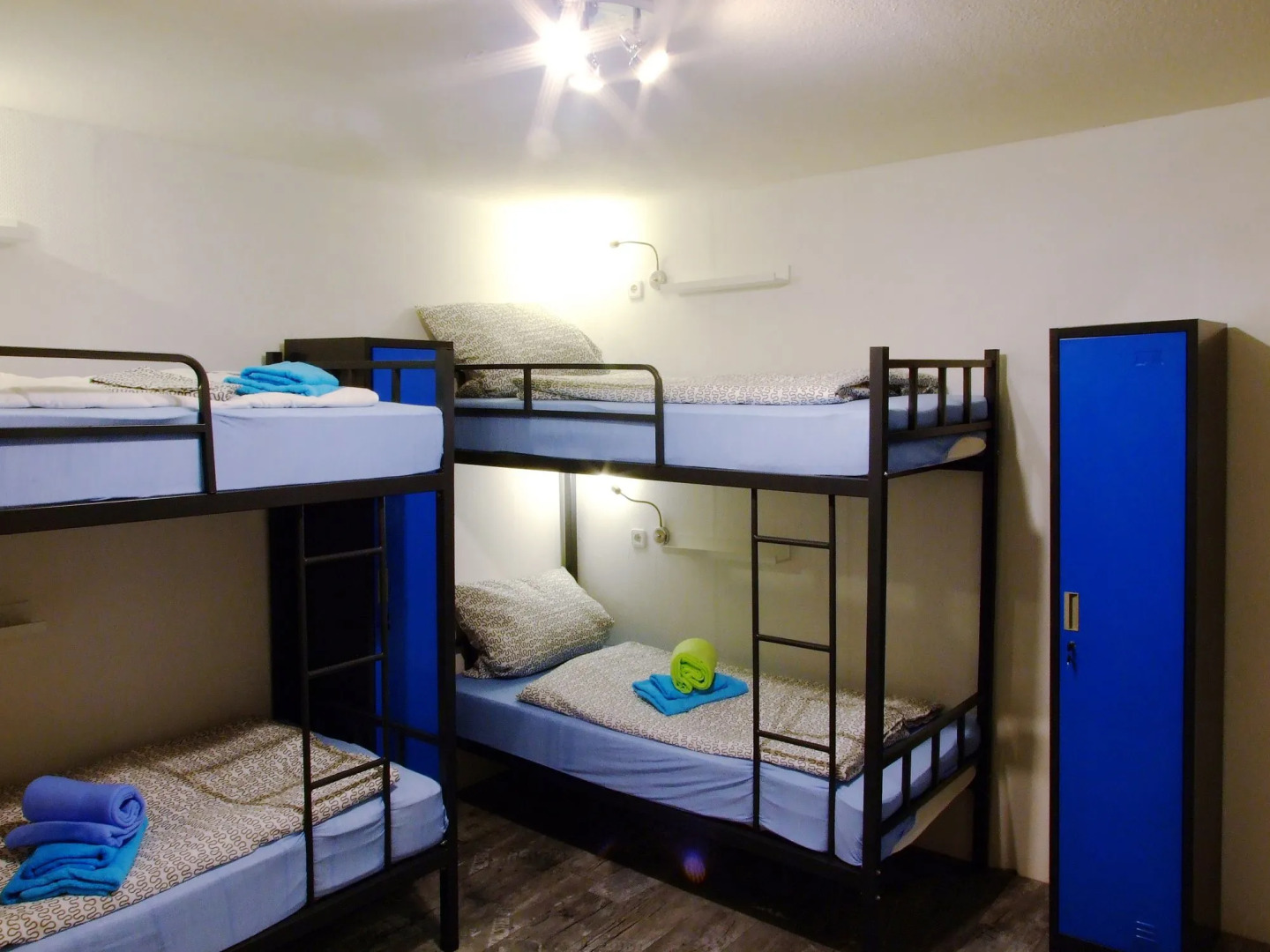 The Penny Pincher Inn - Hostel