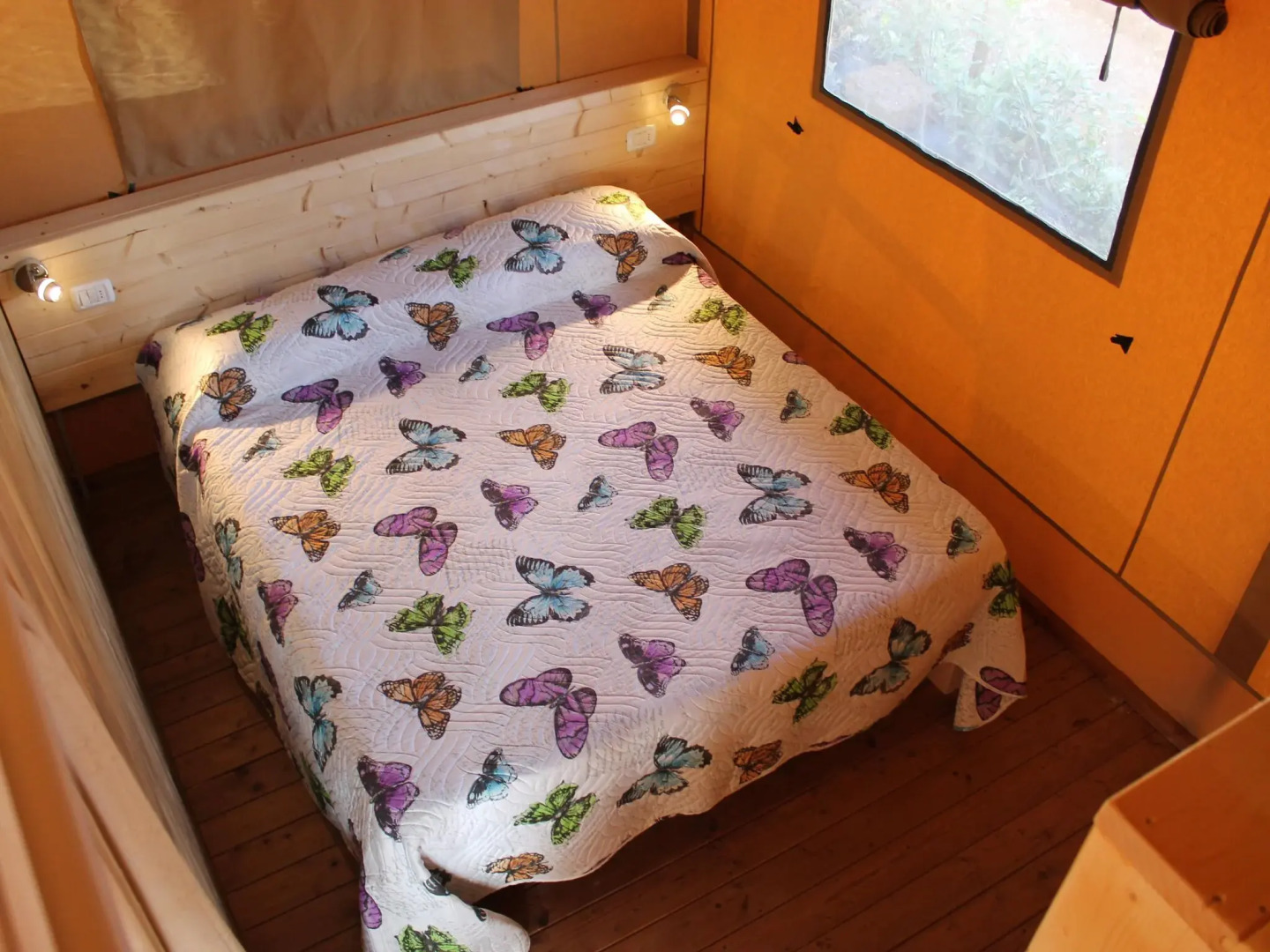 Beautiful tent lodge in Massignano with private terrace