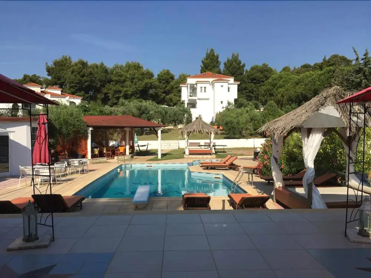 Villa Askamnia and Suites