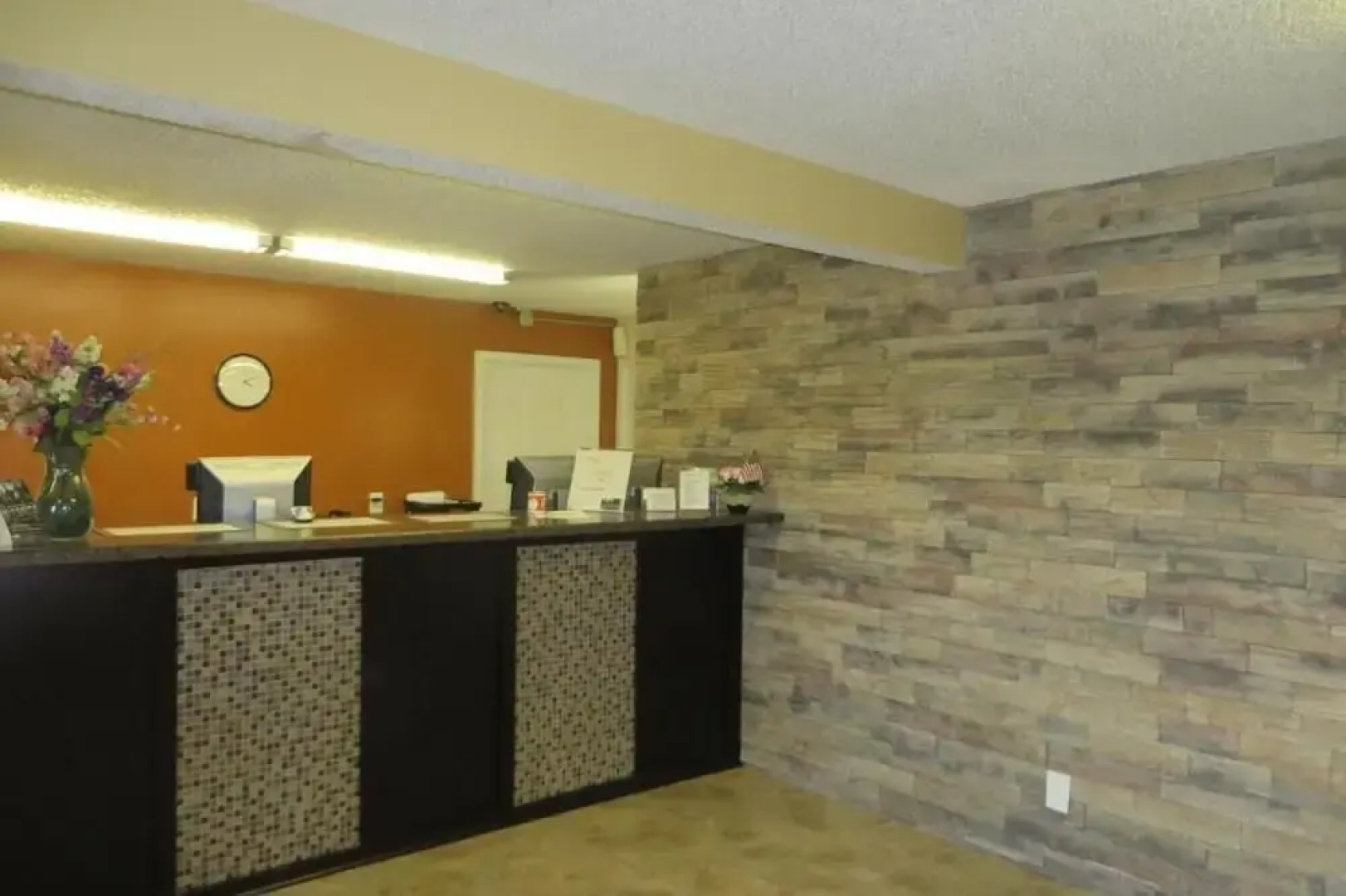 Western Inn & Suites