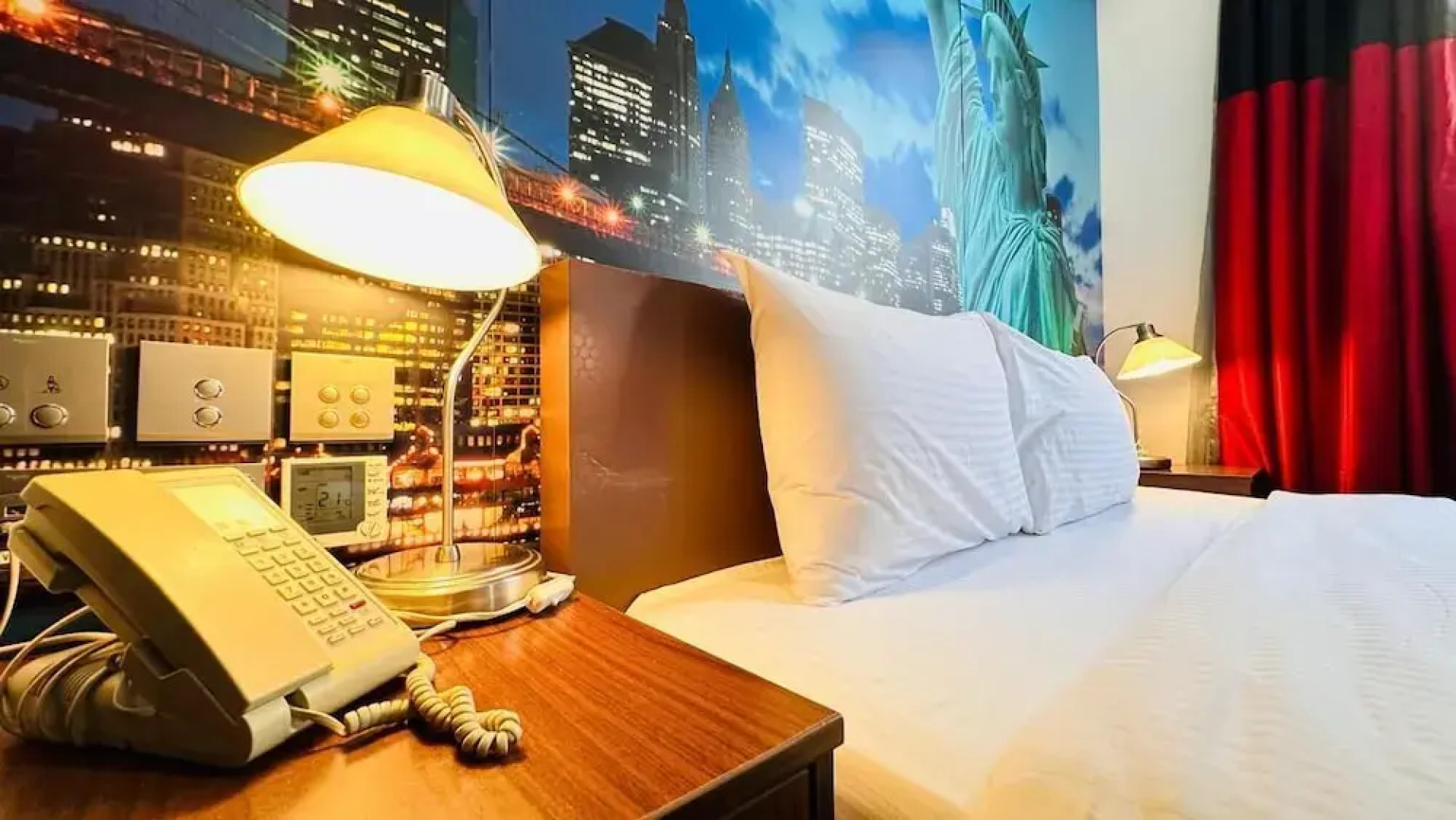 Отель Reflections Hotel