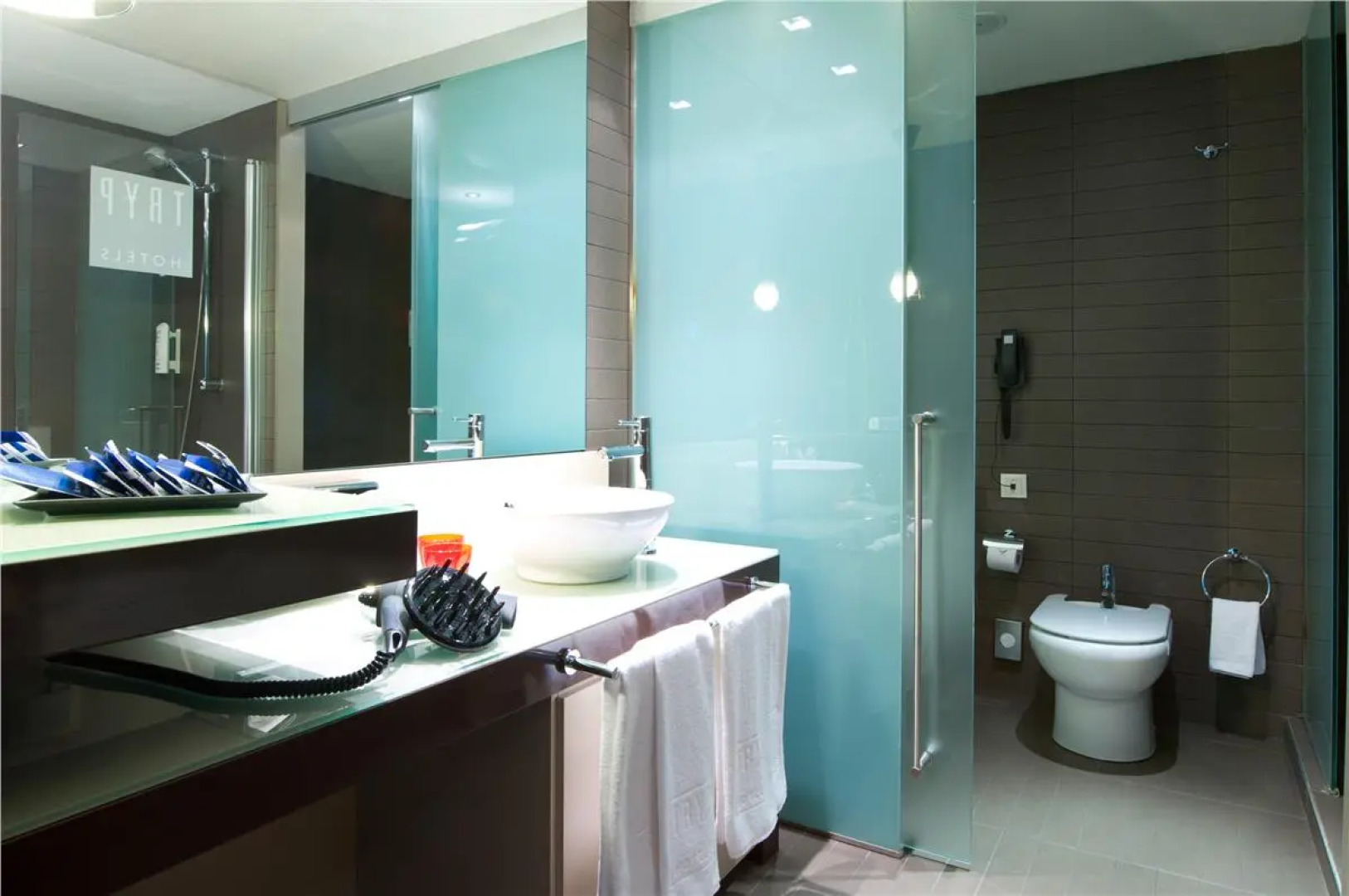 Отель Barcelona Condal Mar Affiliated by Meliá