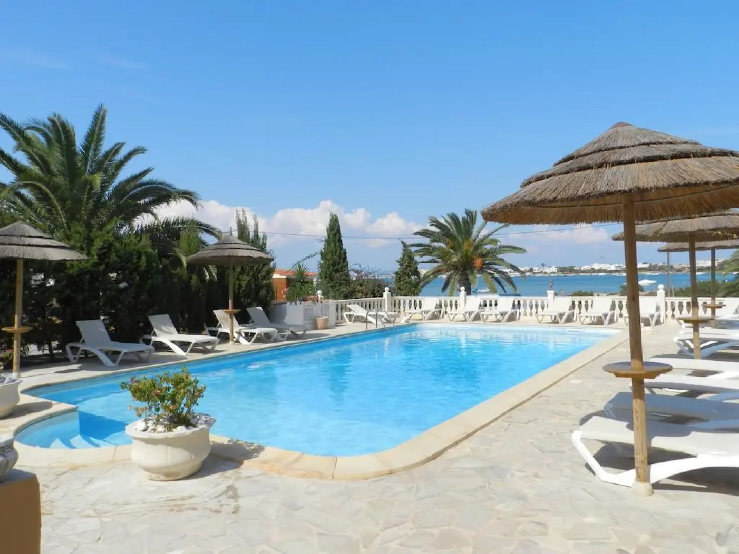 Hotel Lago Dorado