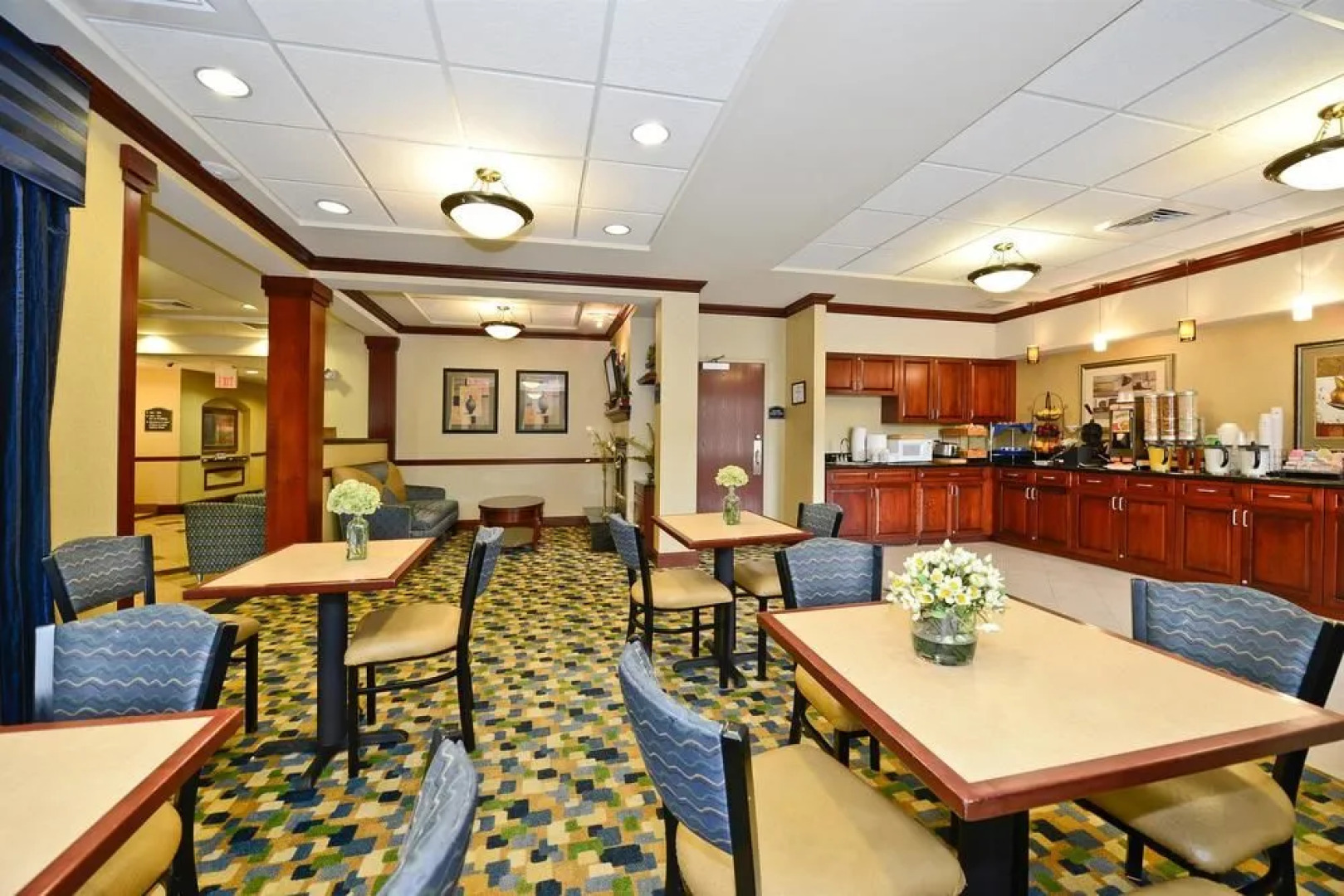 Holiday Inn Express & Suites Williamstown - Glassboro