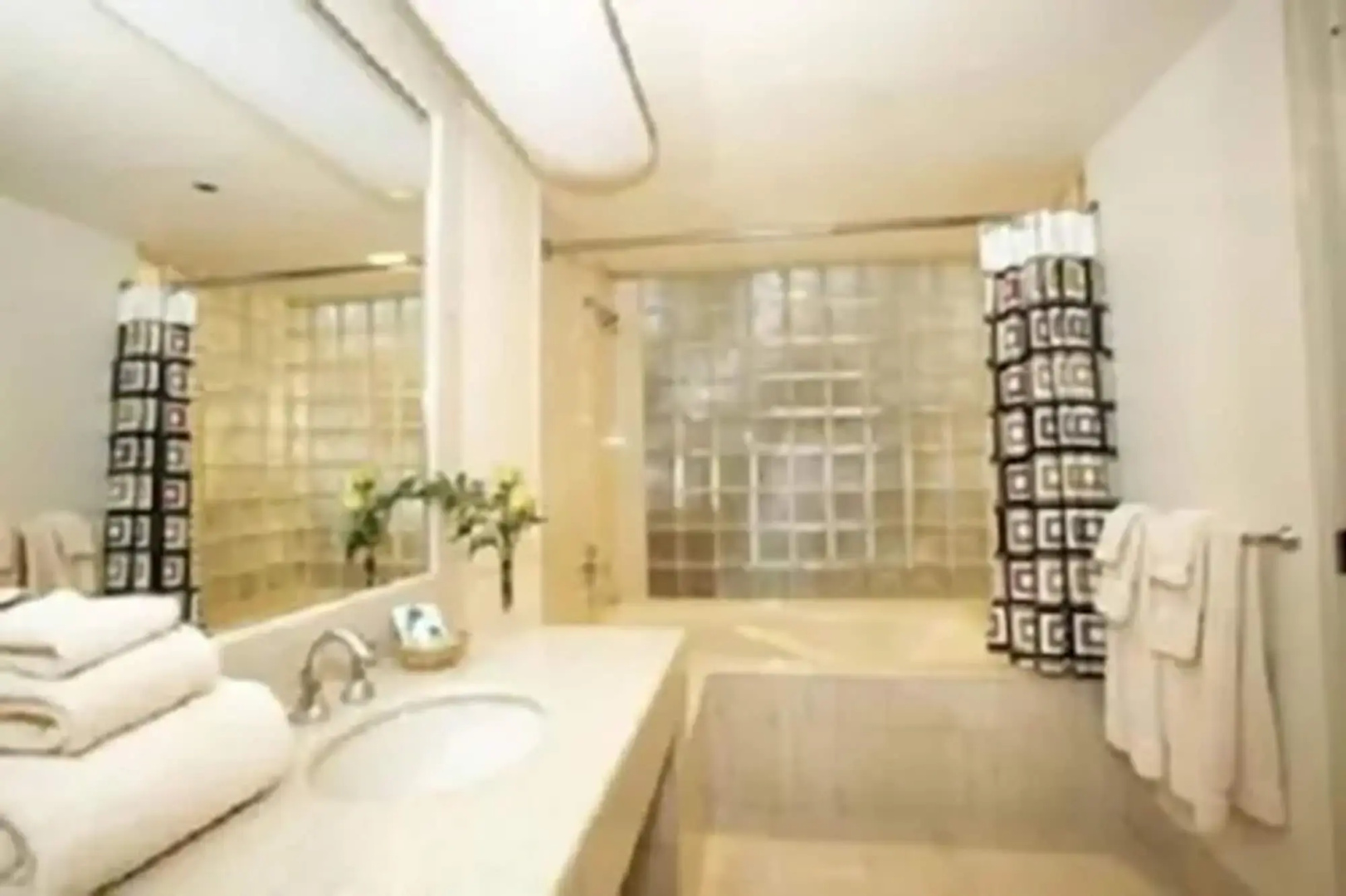 Atheneum Suite Hotel
