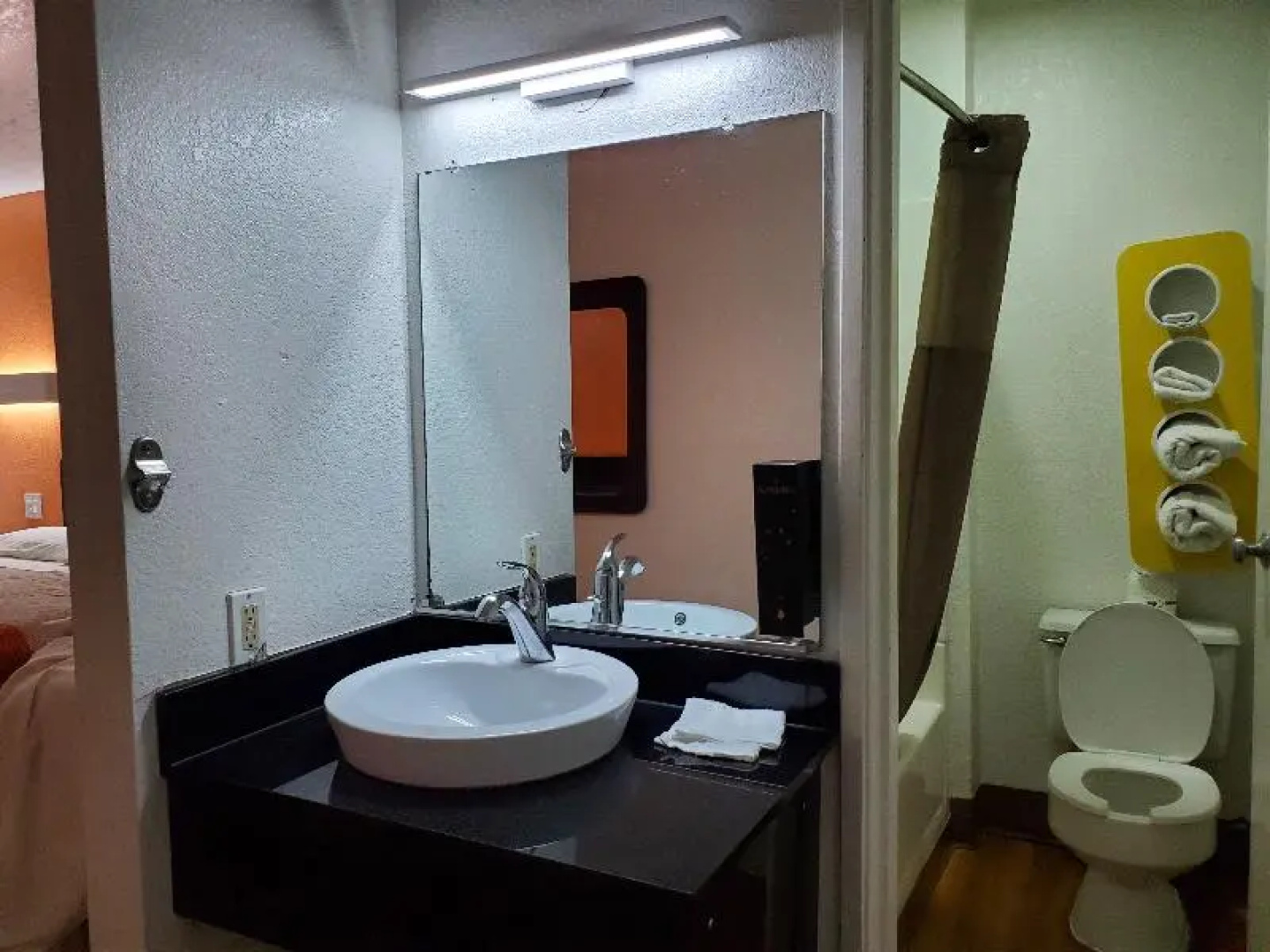 Little Rock Inn & Suites