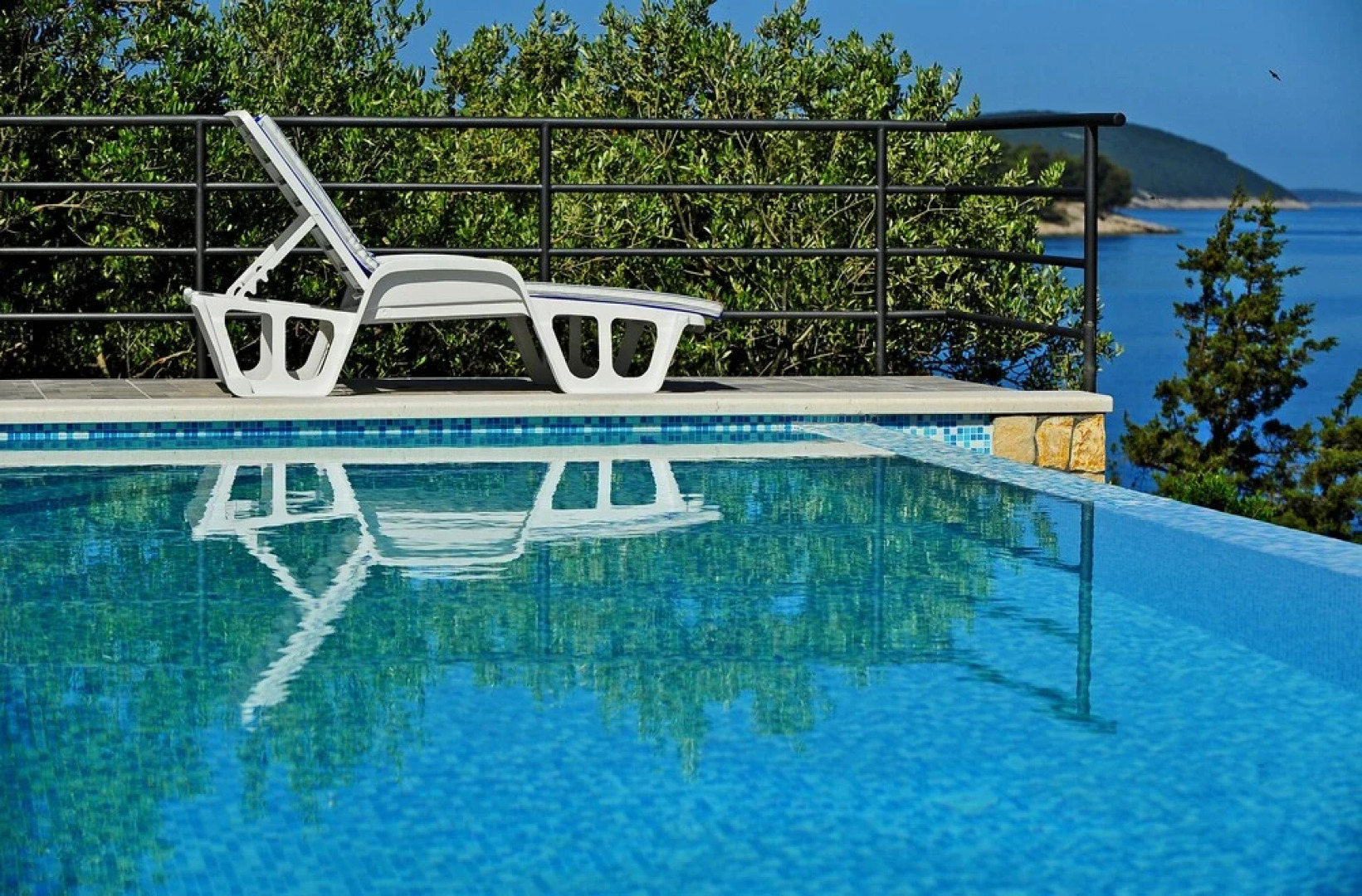 Stunning 7-bed Villa in Maslinica With Pool