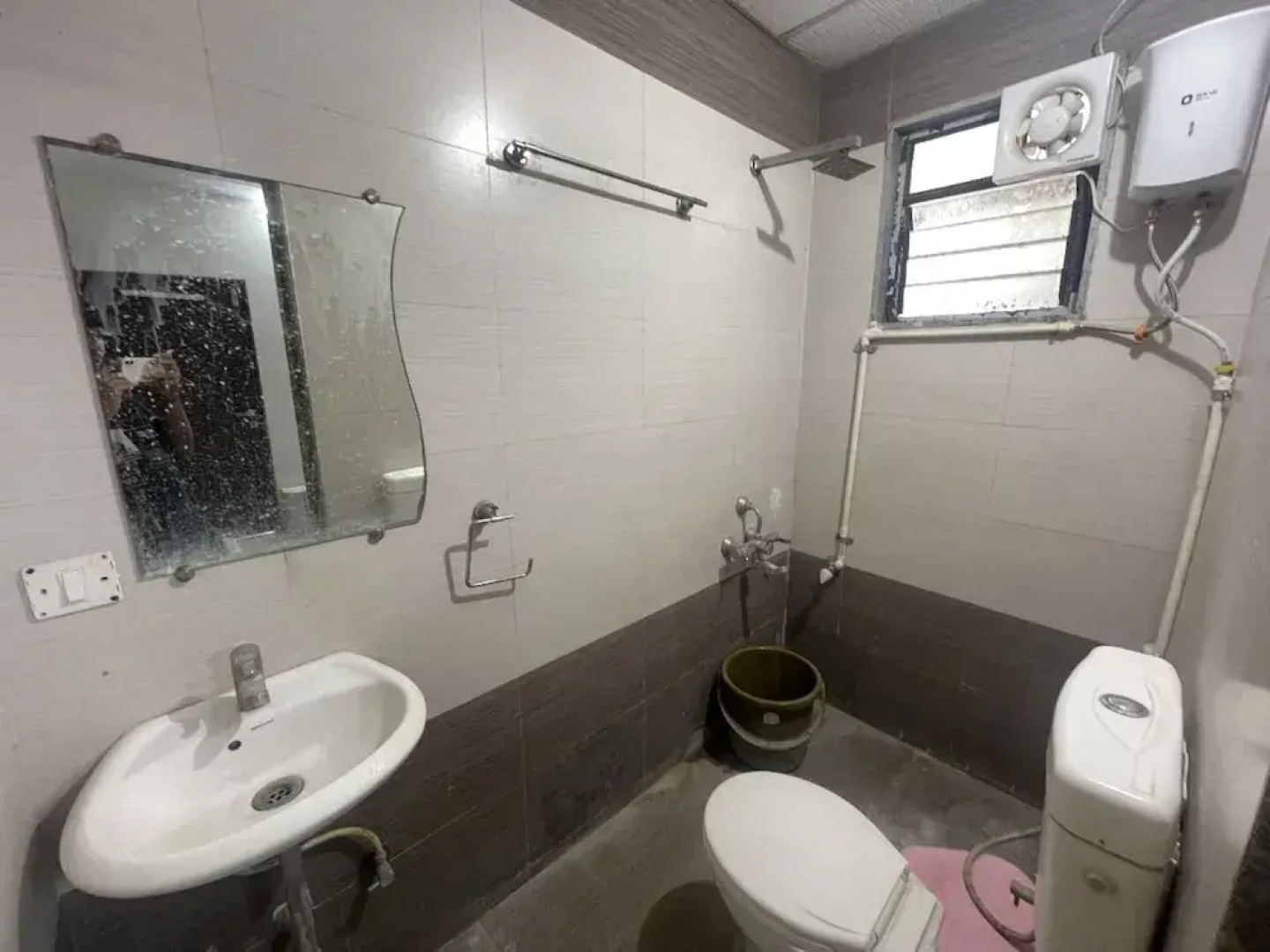 Goroomgo Narayan Executive Gujrat