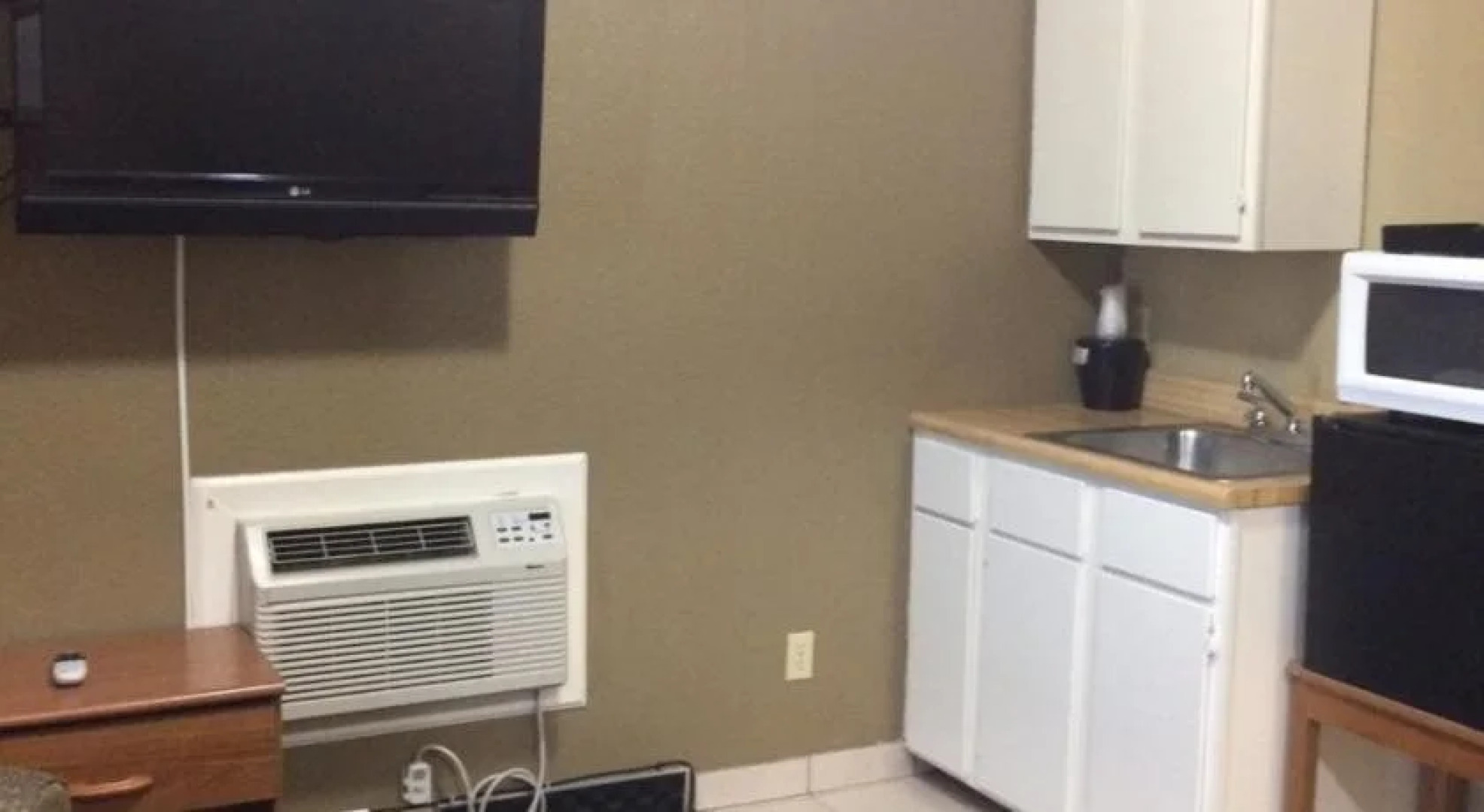 Holland Inn and Suites