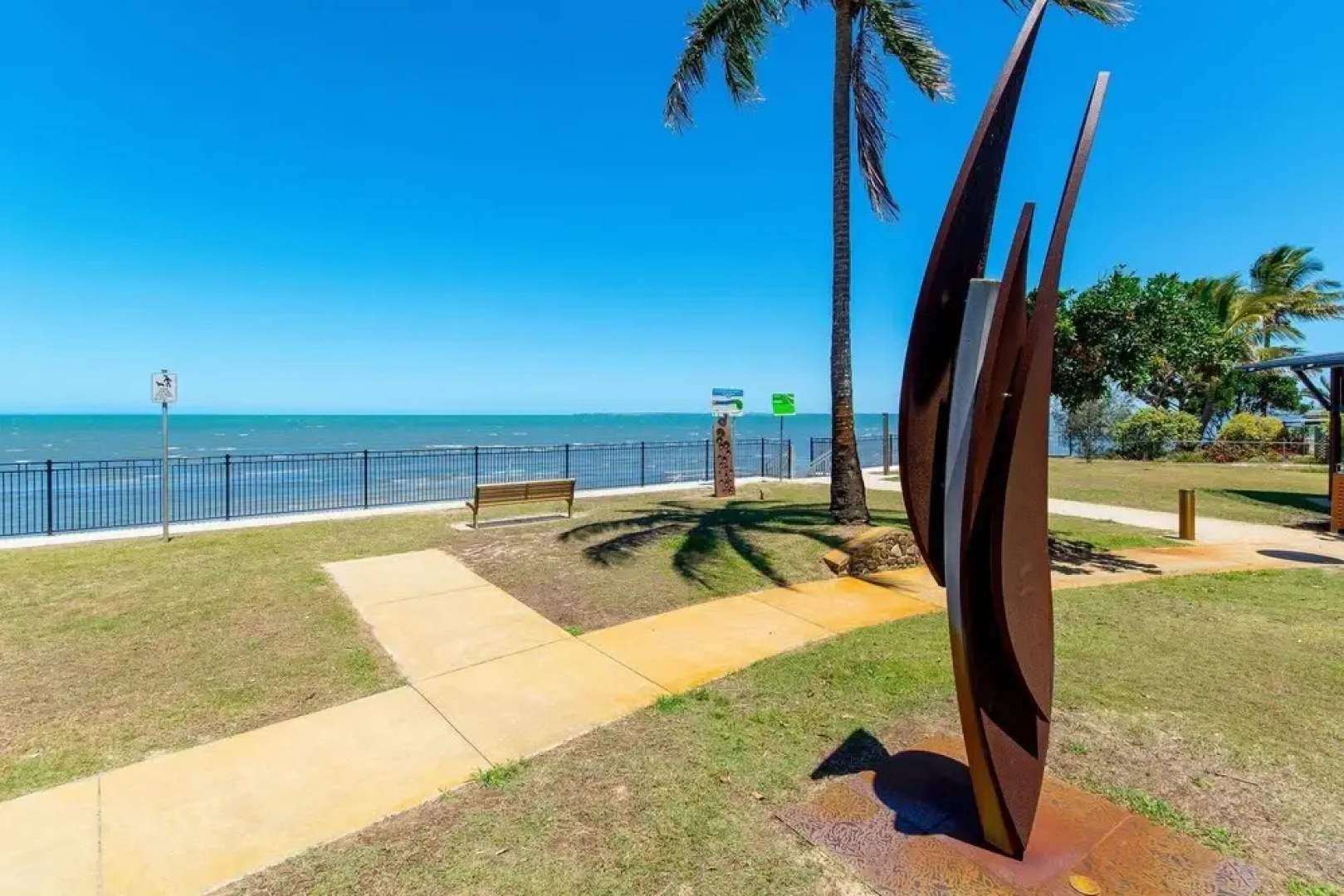 Waterviews,Pool, Wifi its all here !- Welsby Pde, Bongaree