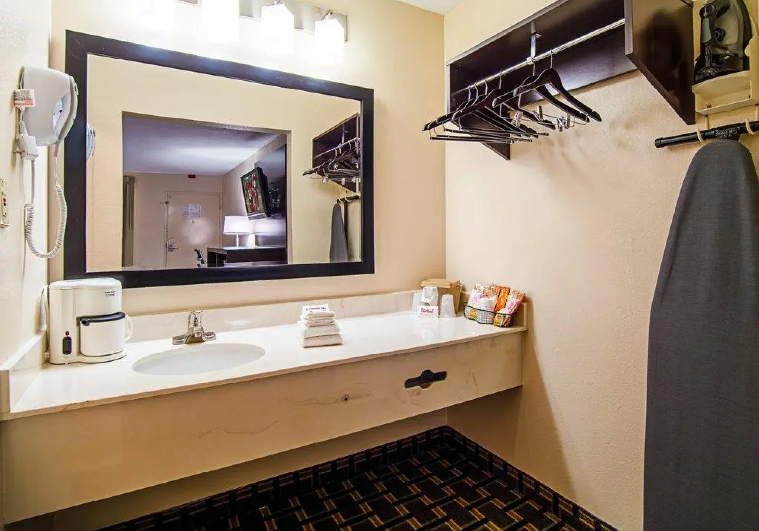 Red Roof Inn & Suites Greenwood, SC