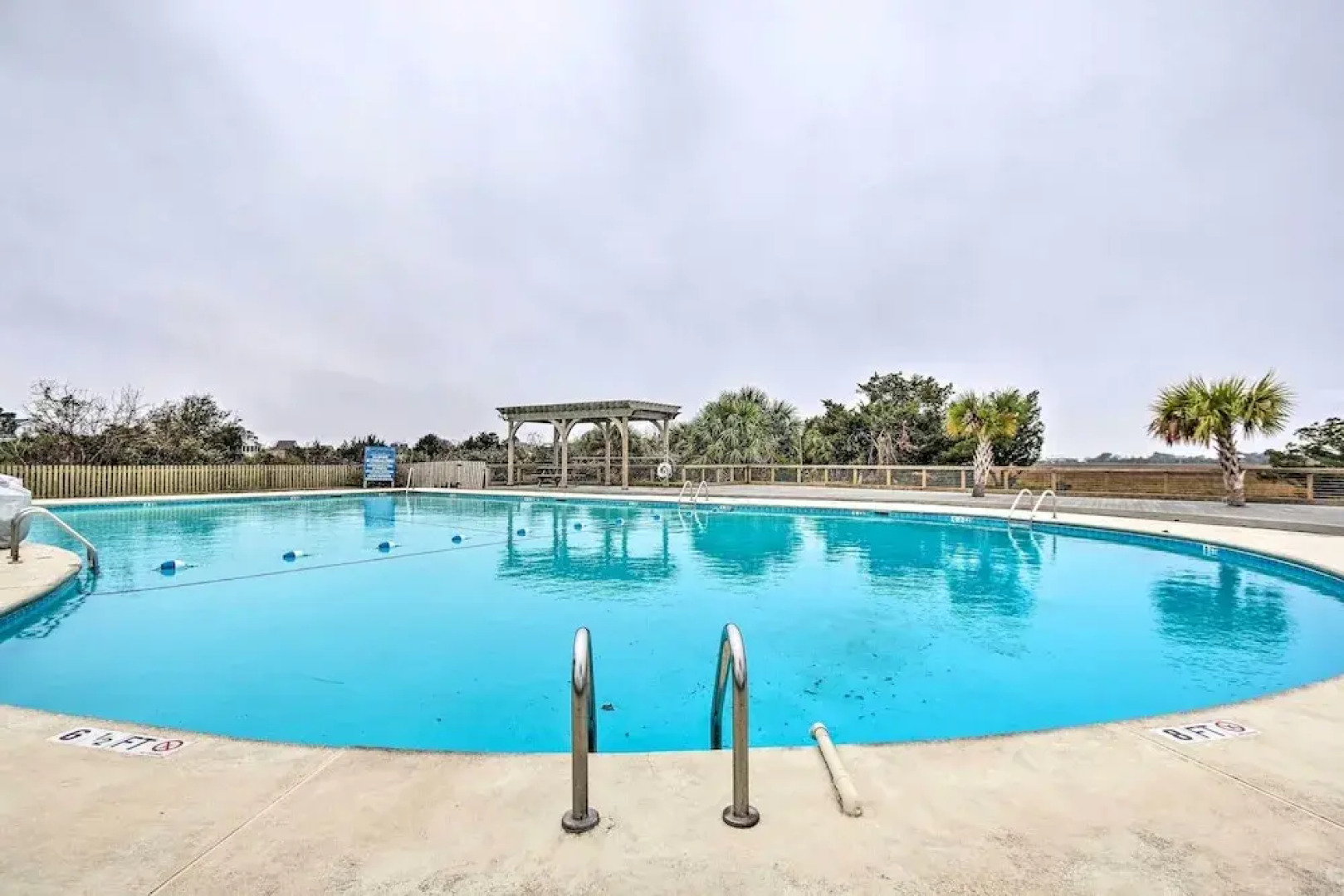 Harbor Island Beach Retreat - Steps to Ocean!