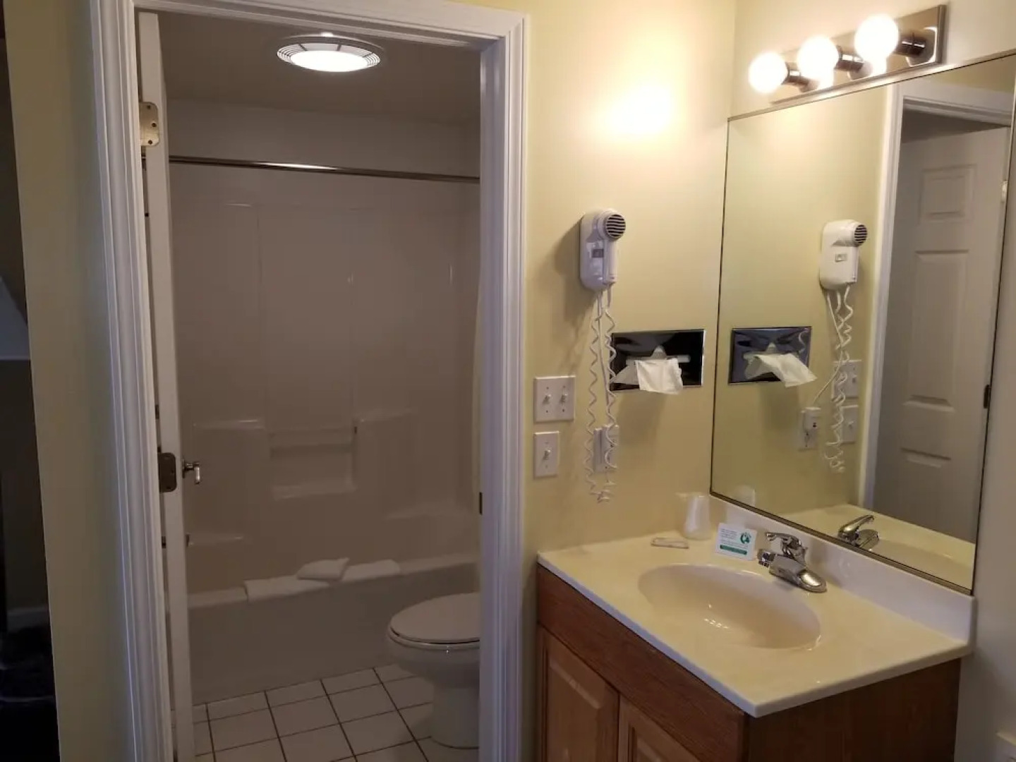 Captain's Quarters Motel