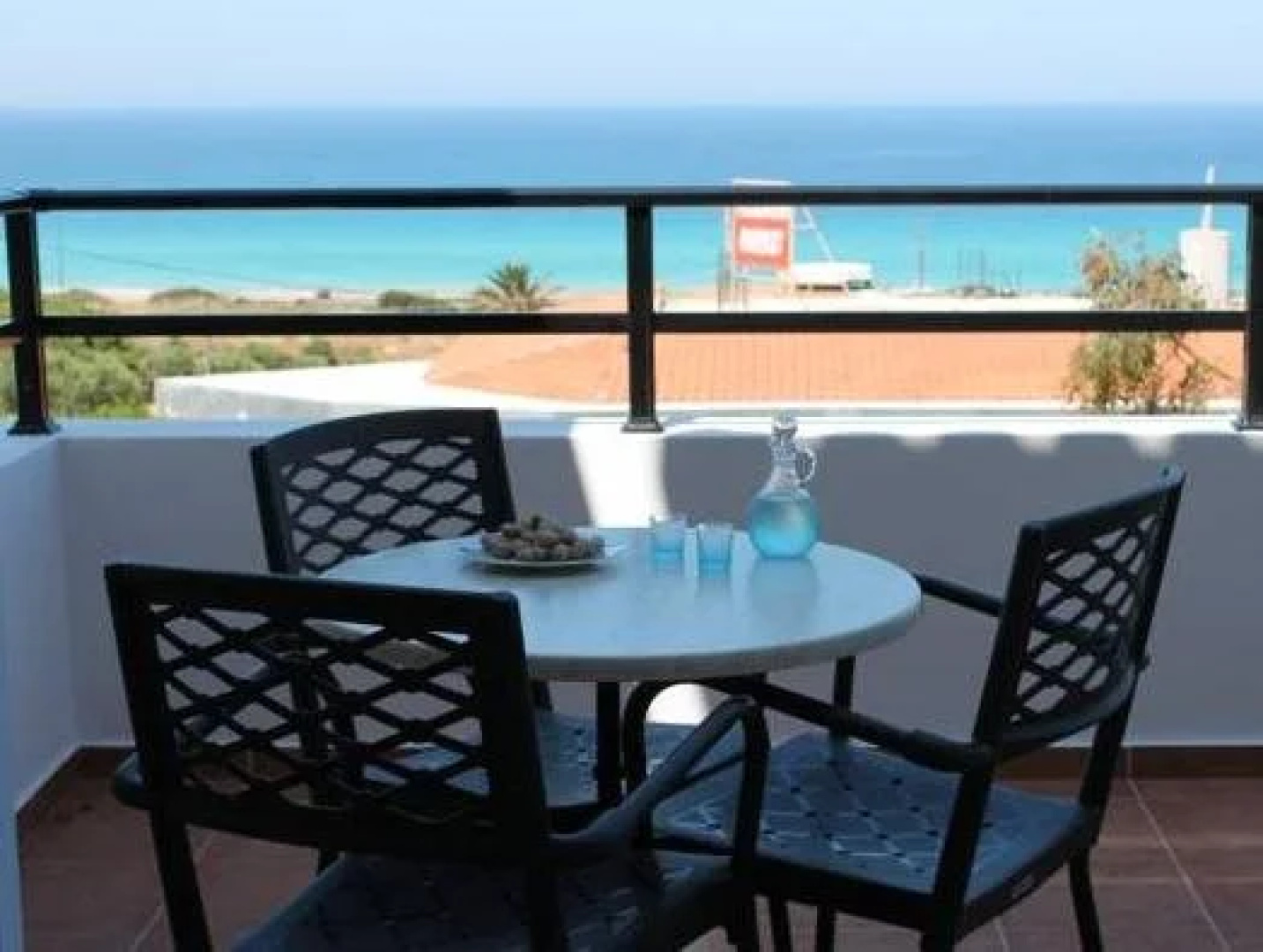 Nikos Apartments