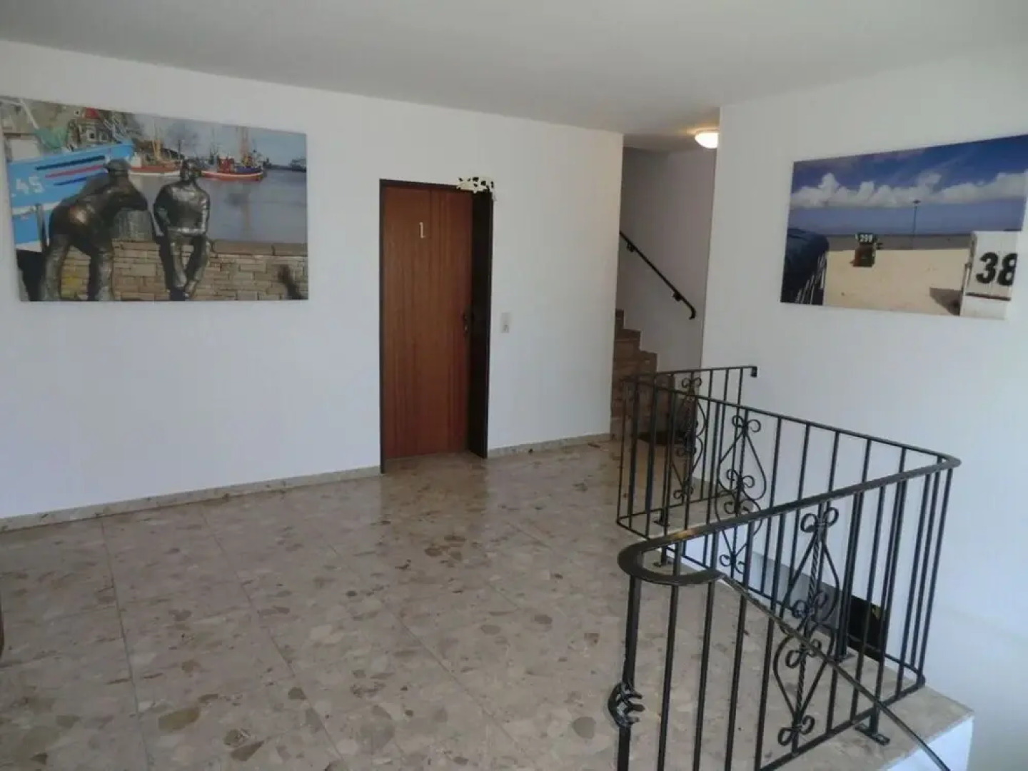 Dyke Space 50 m to the Beach sea