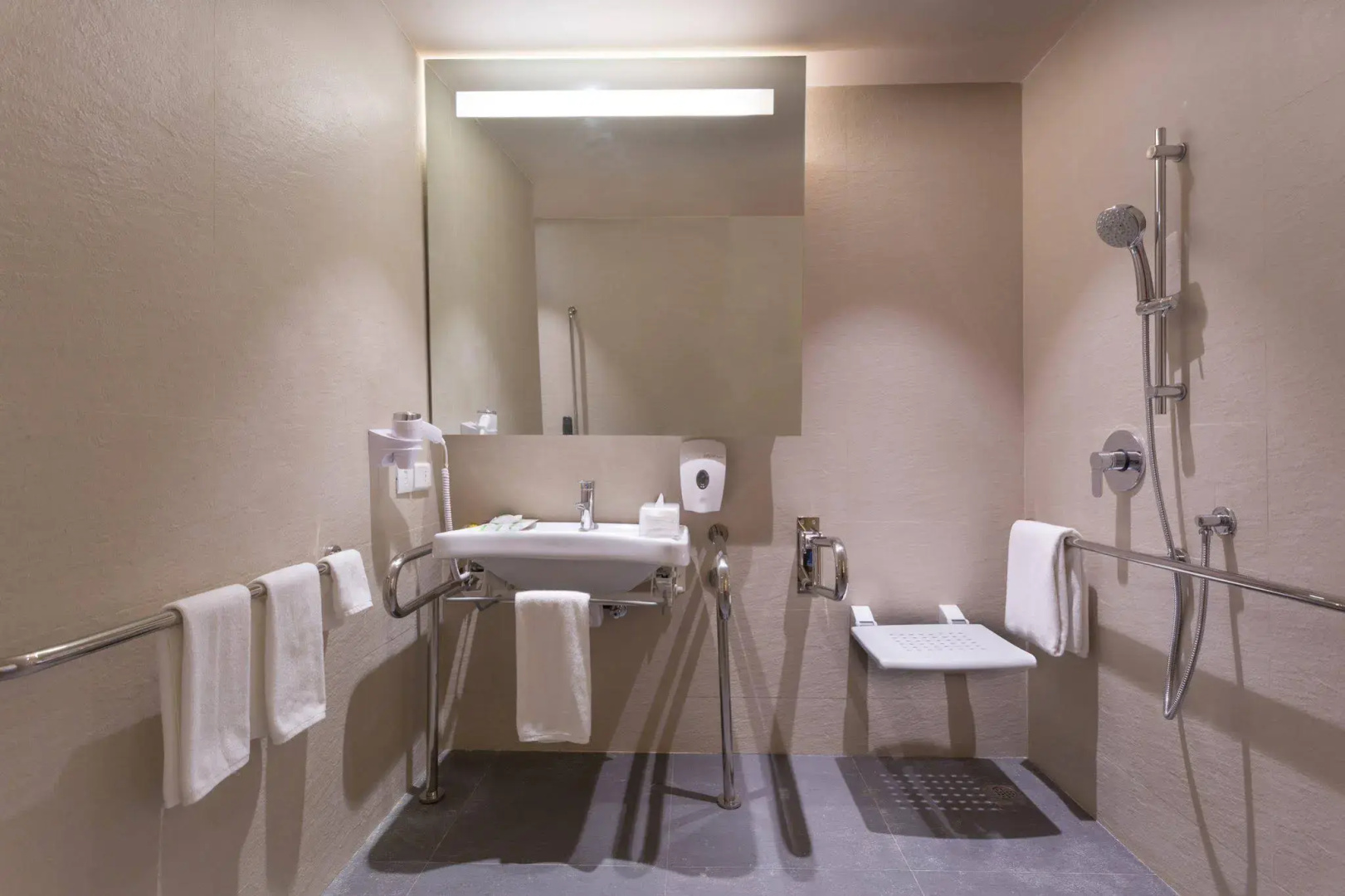Holiday Inn Express Chennai Mahindra World City