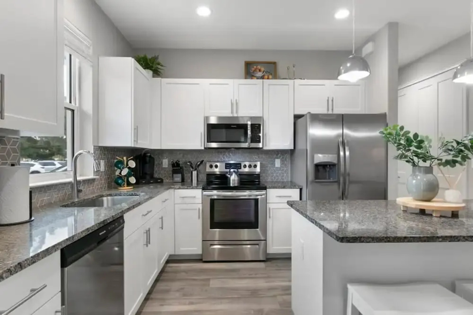 Canopy Cove Stunning 2BR Apt Heart of Downtown