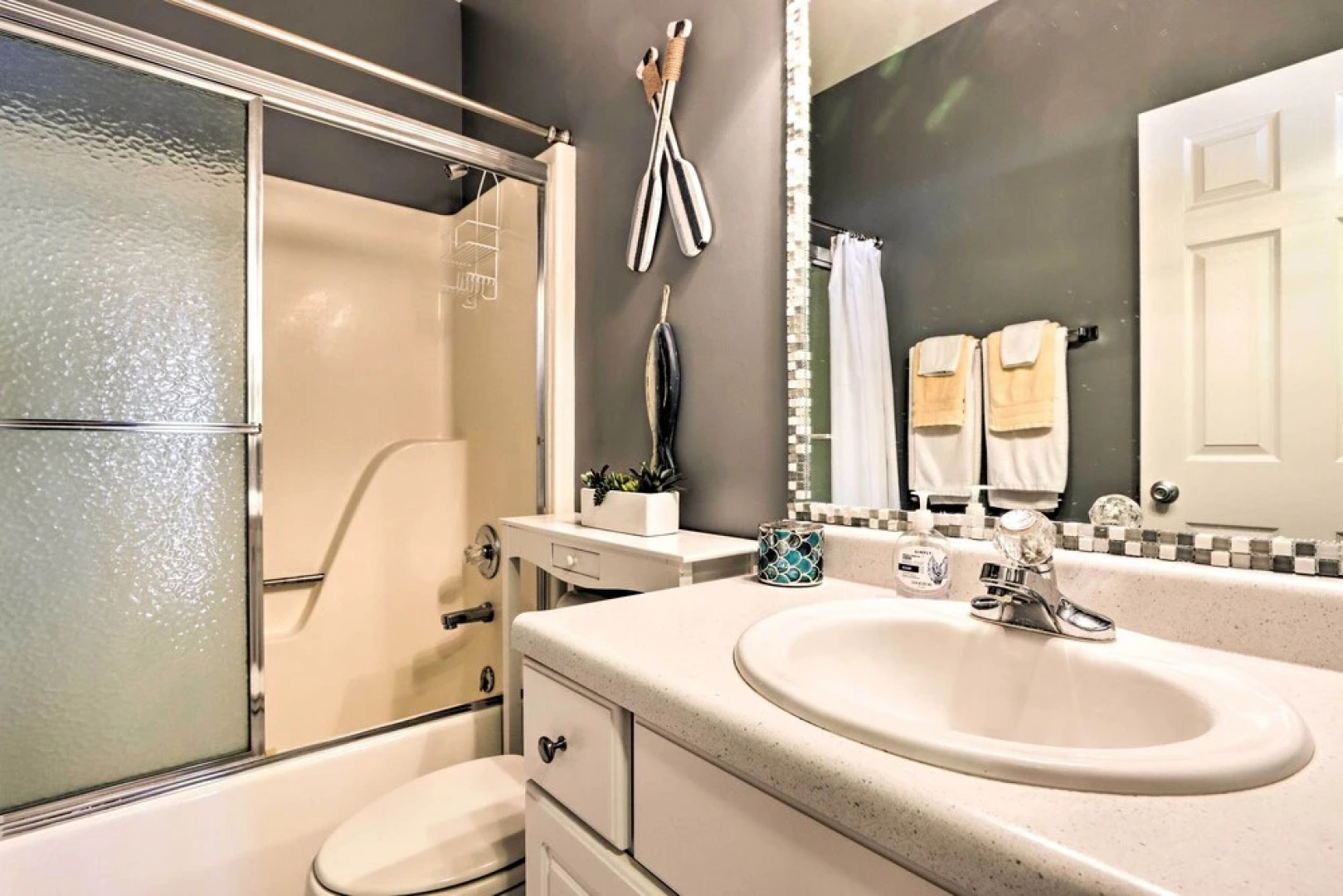 Lake Ozark Waterfront Condo w/ Access to 2 Pools