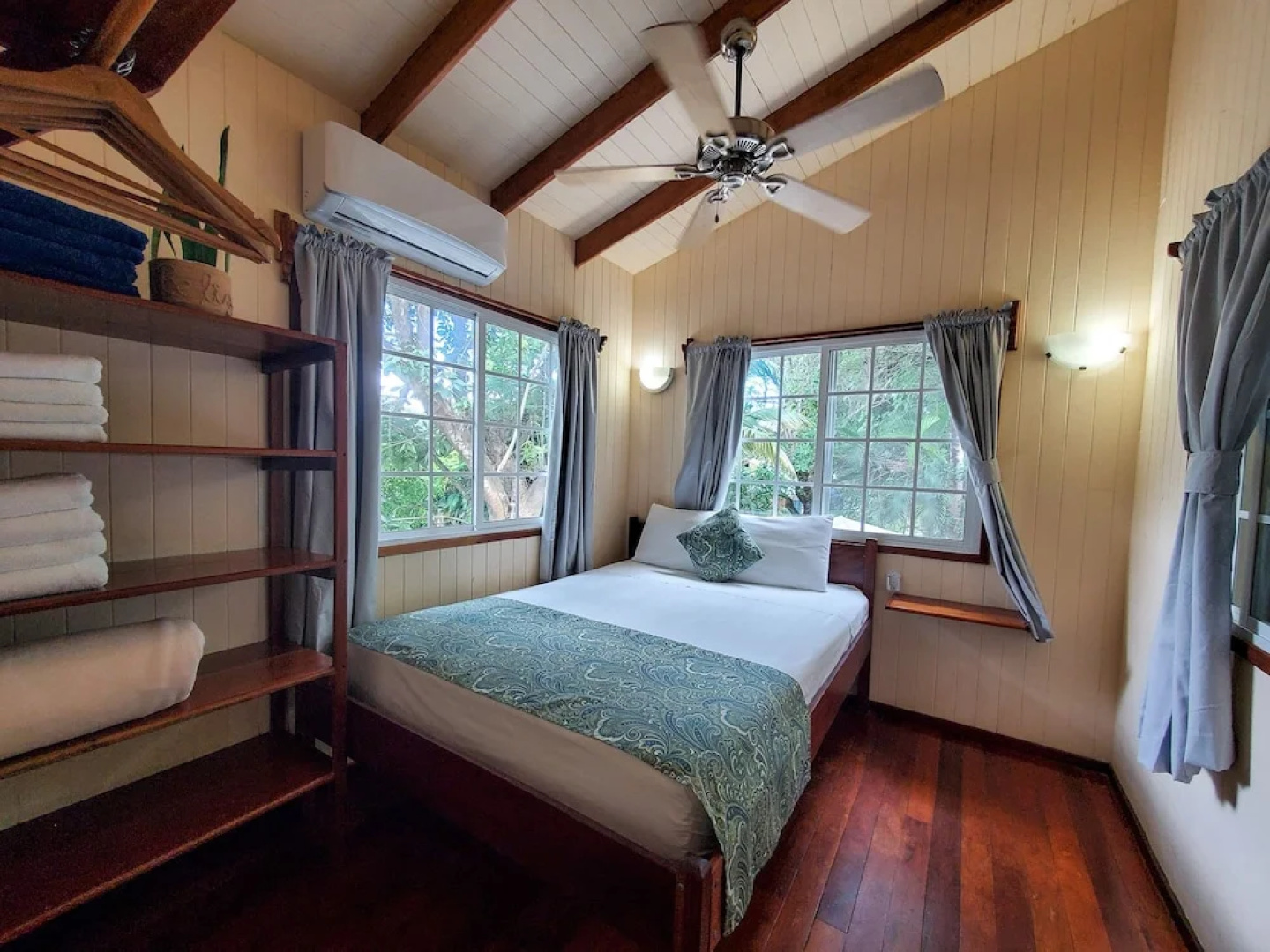 Placencia Villas