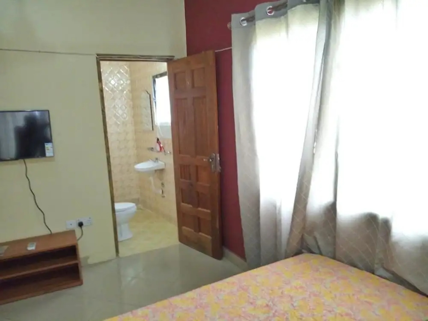 Ronna apartments at Lakeside Estates