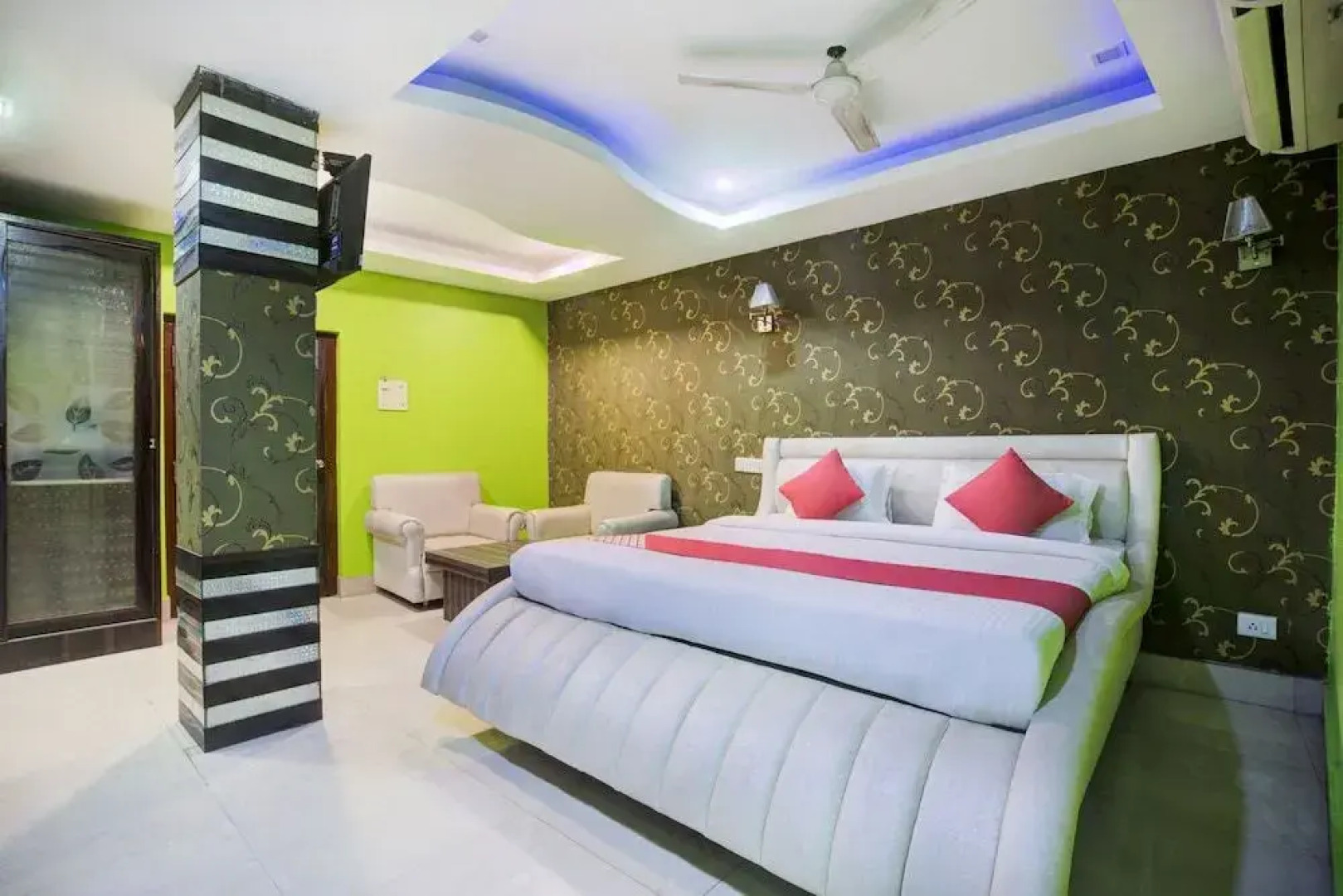 OYO 5968 The Silver International