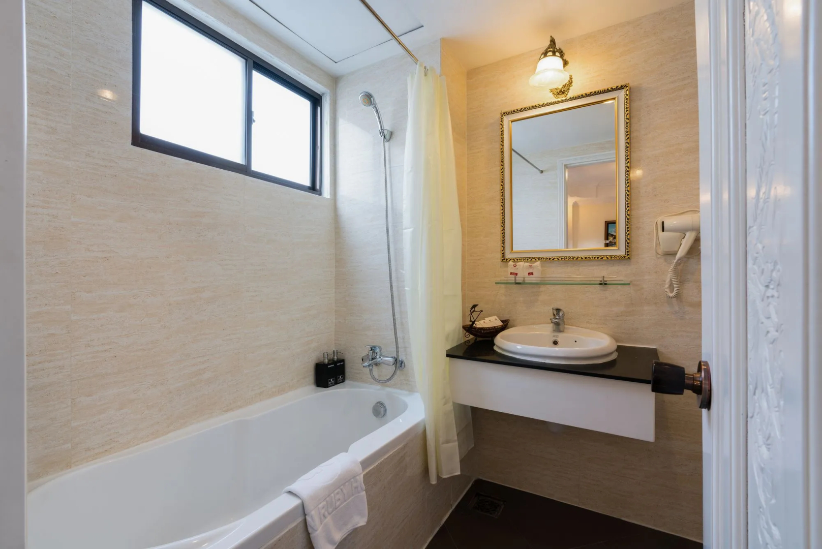 Asian Ruby Center Point Hotel
