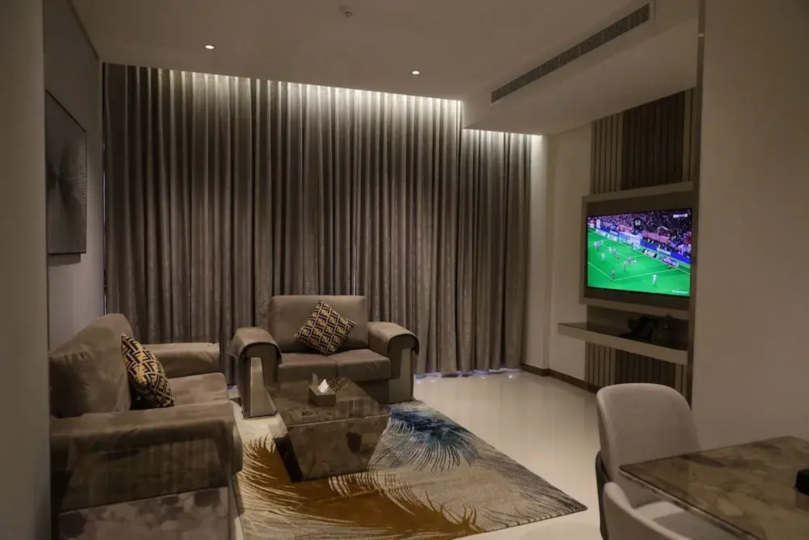 Seasons hotel suites