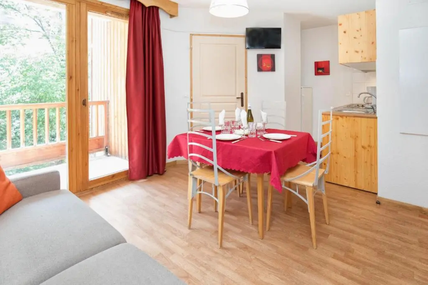 Le Hameau SPA & PISCINE appartement 2 pieces 6pers by Alpvision Residences
